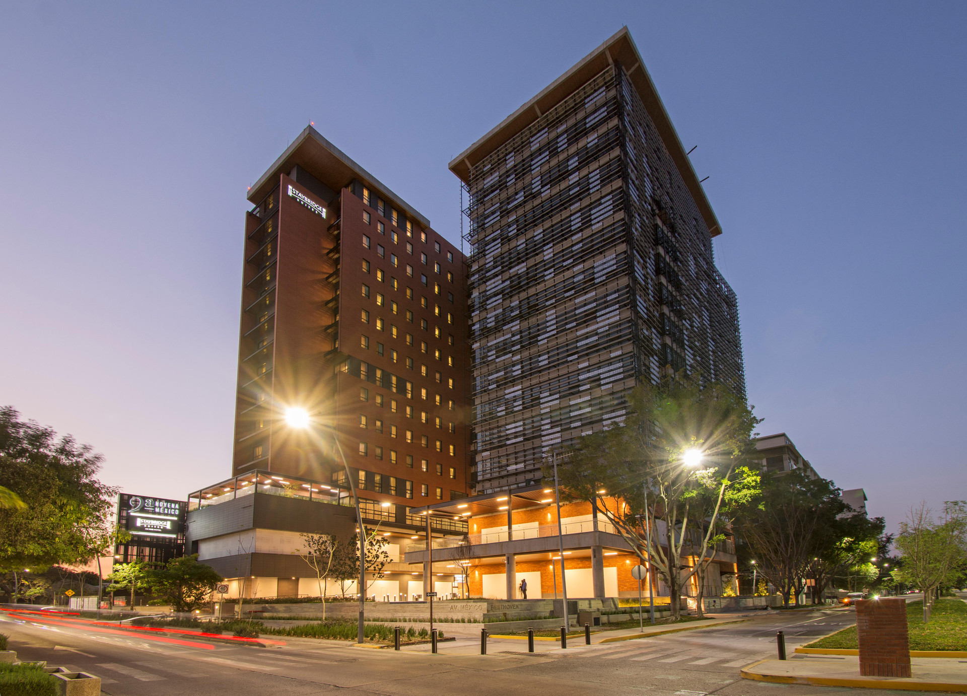 Vista Exterior Staybridge Suites Guadalajara Novena