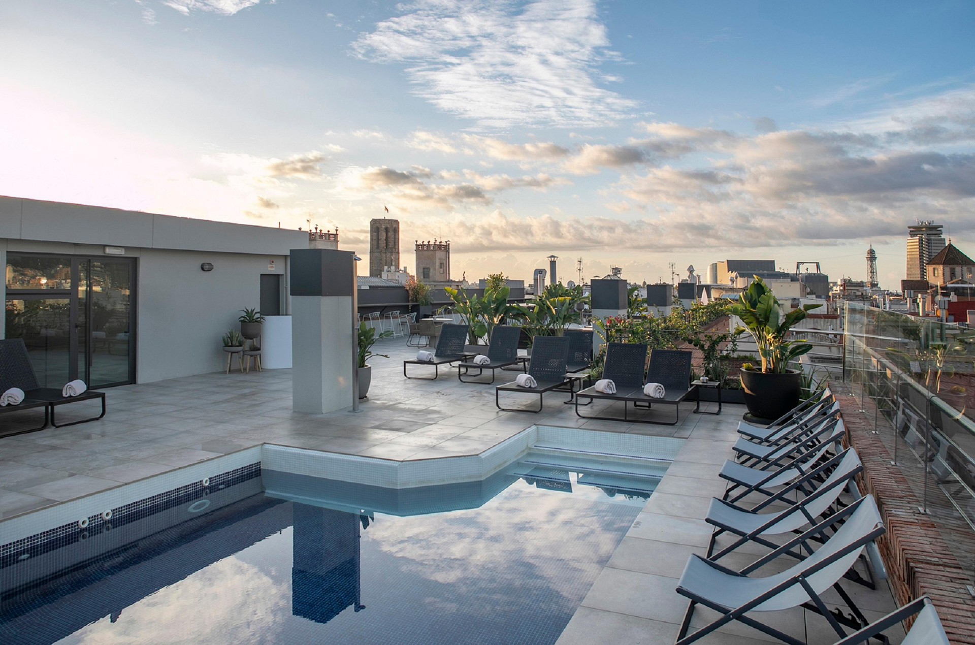 Vista Exterior Hotel Silken Ramblas