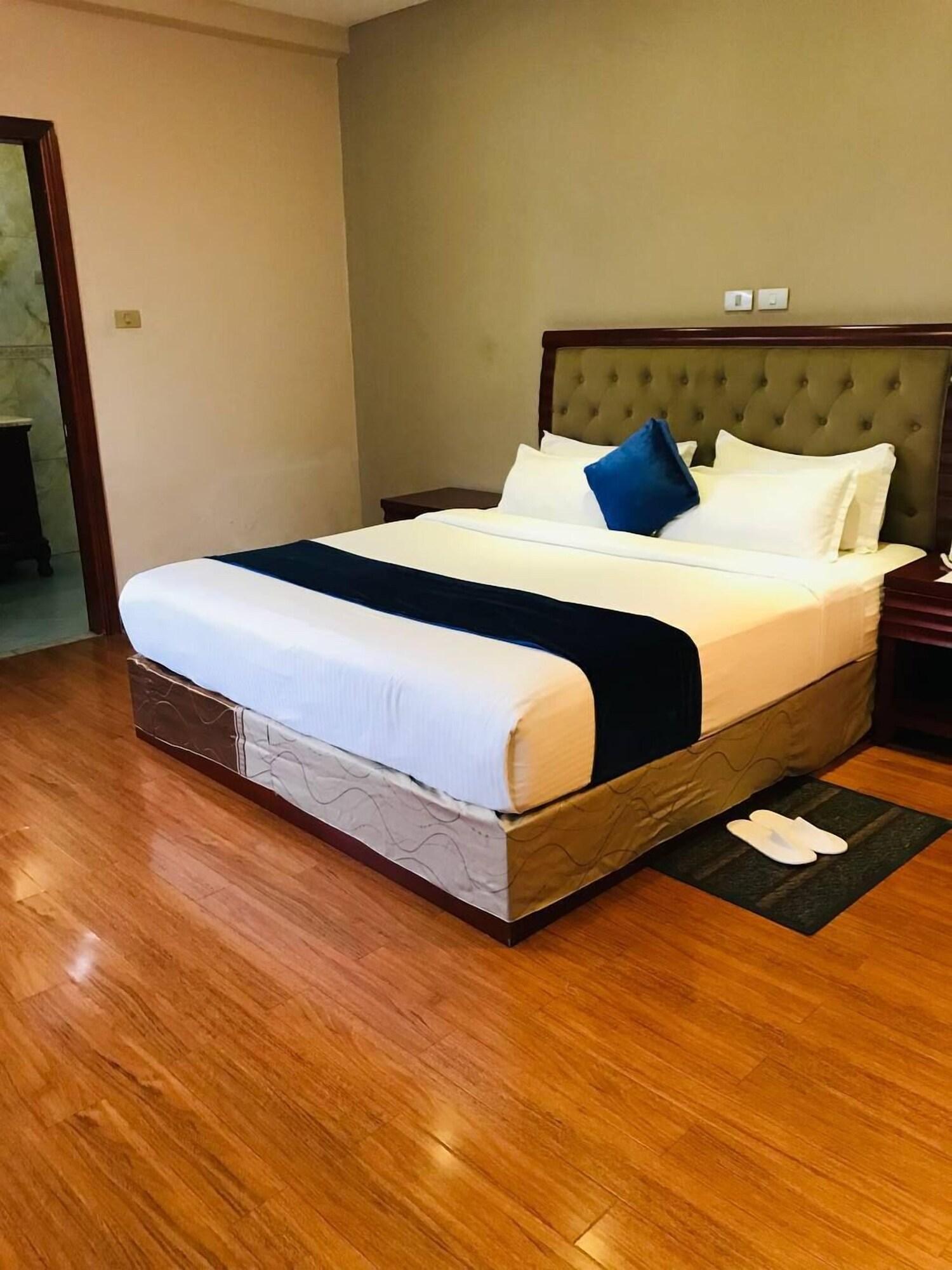 Varios Blue Nest Hotel