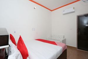 Alojamiento - OYO 15492 Hotel Dolly