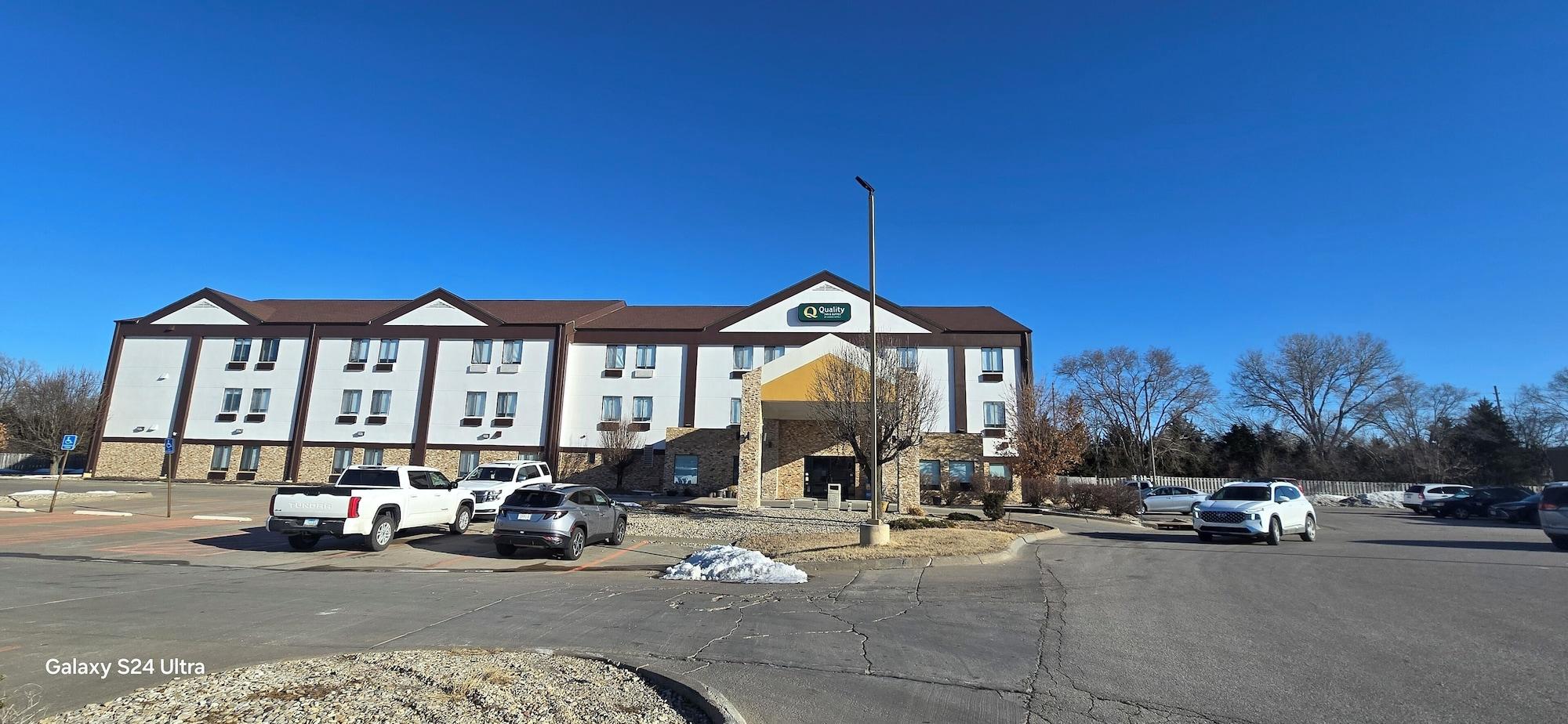 Vista Exterior Quality Inn & Suites
