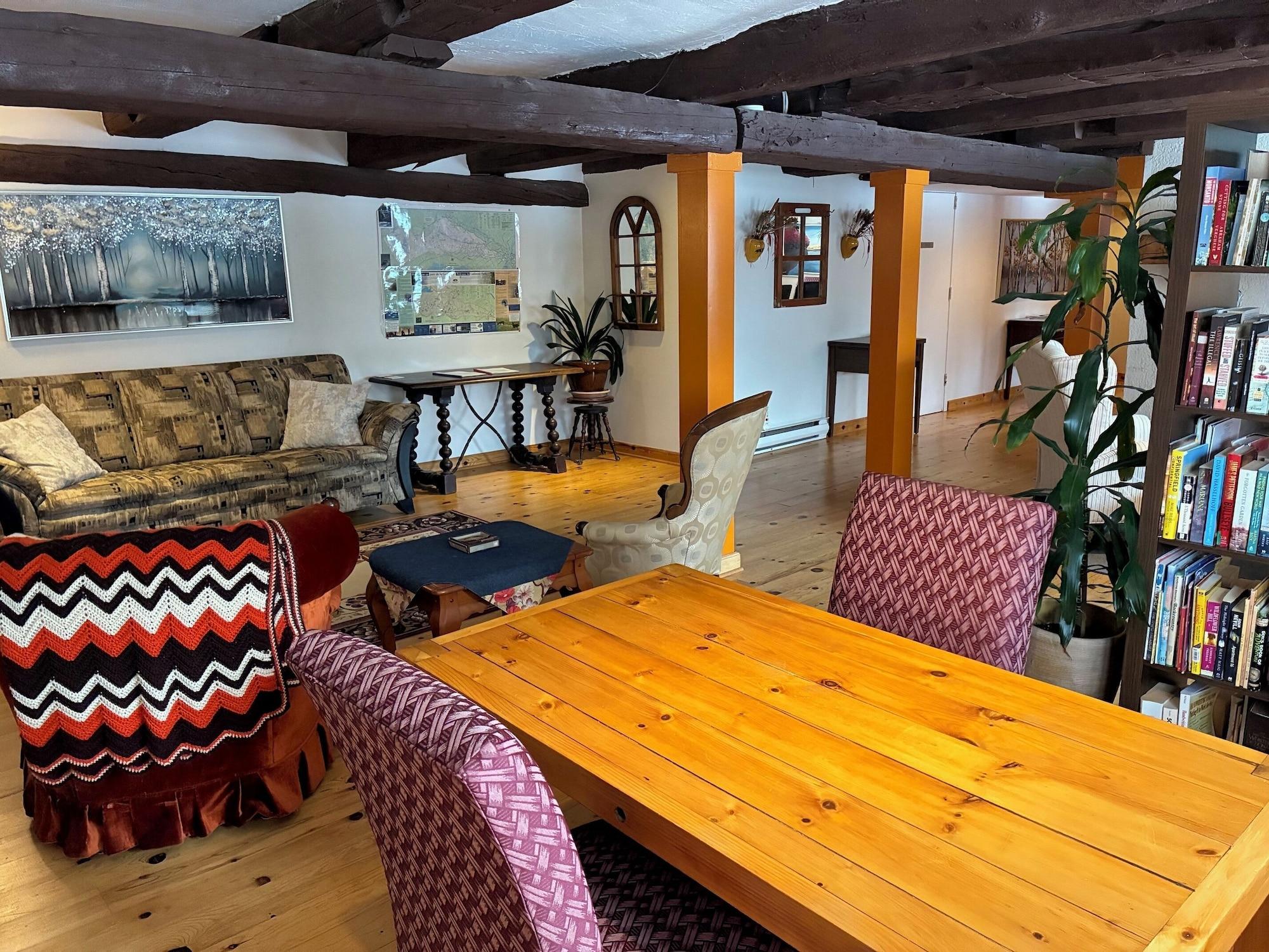 Vista Lobby La Grange Country Inn