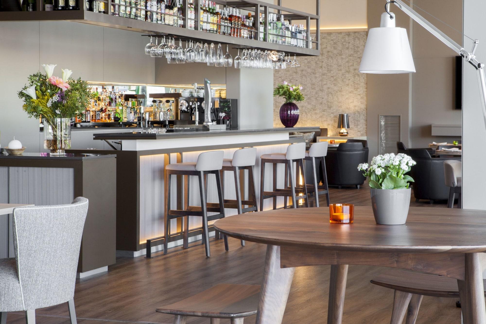 Bar/Salón AC Hotel Córdoba by Marriott