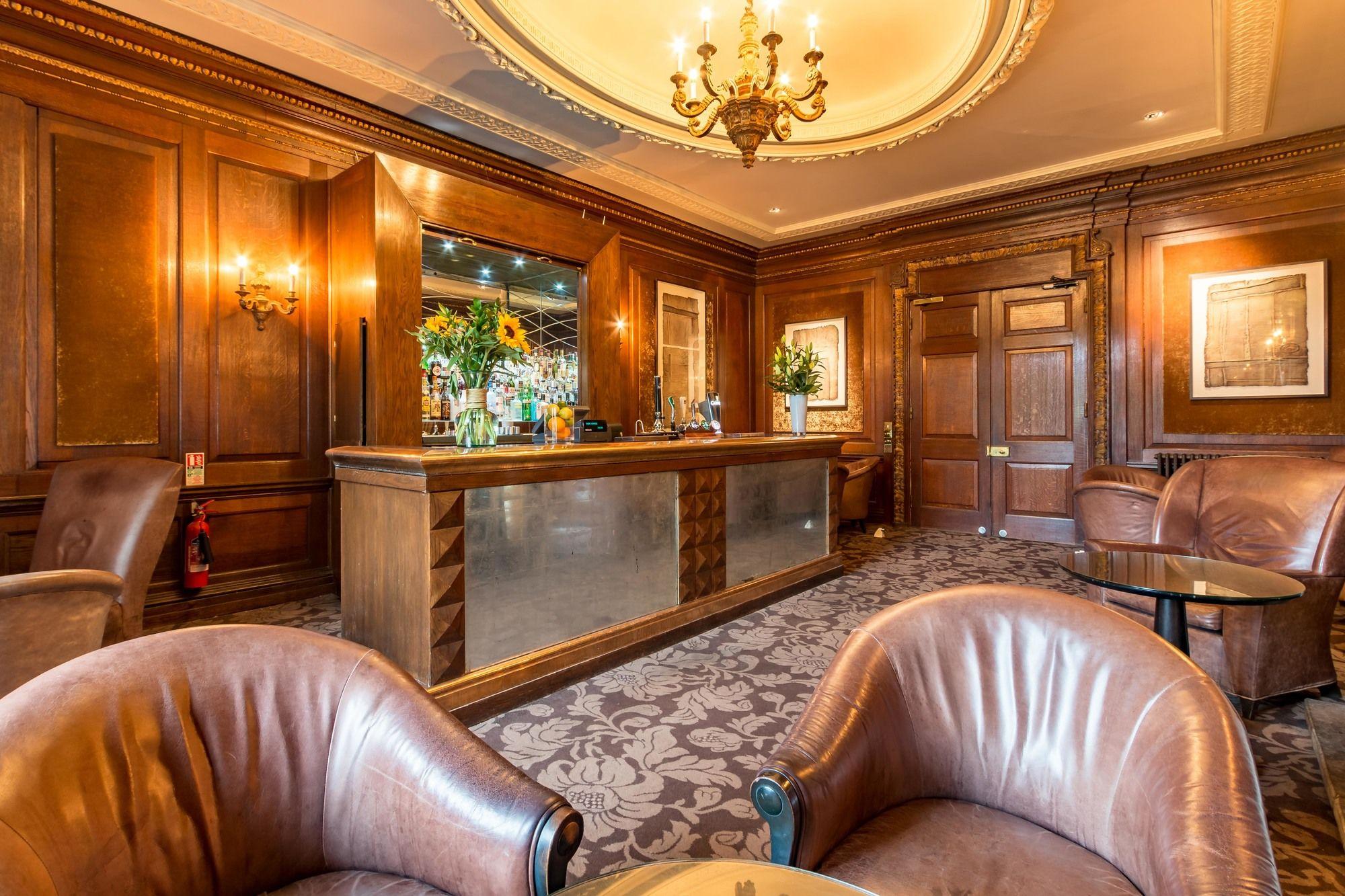 Vista Lobby Wood Hall Hotel and Spa