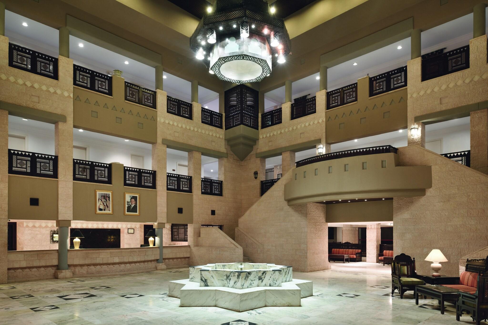 Vista Lobby Grand Mercure Petra