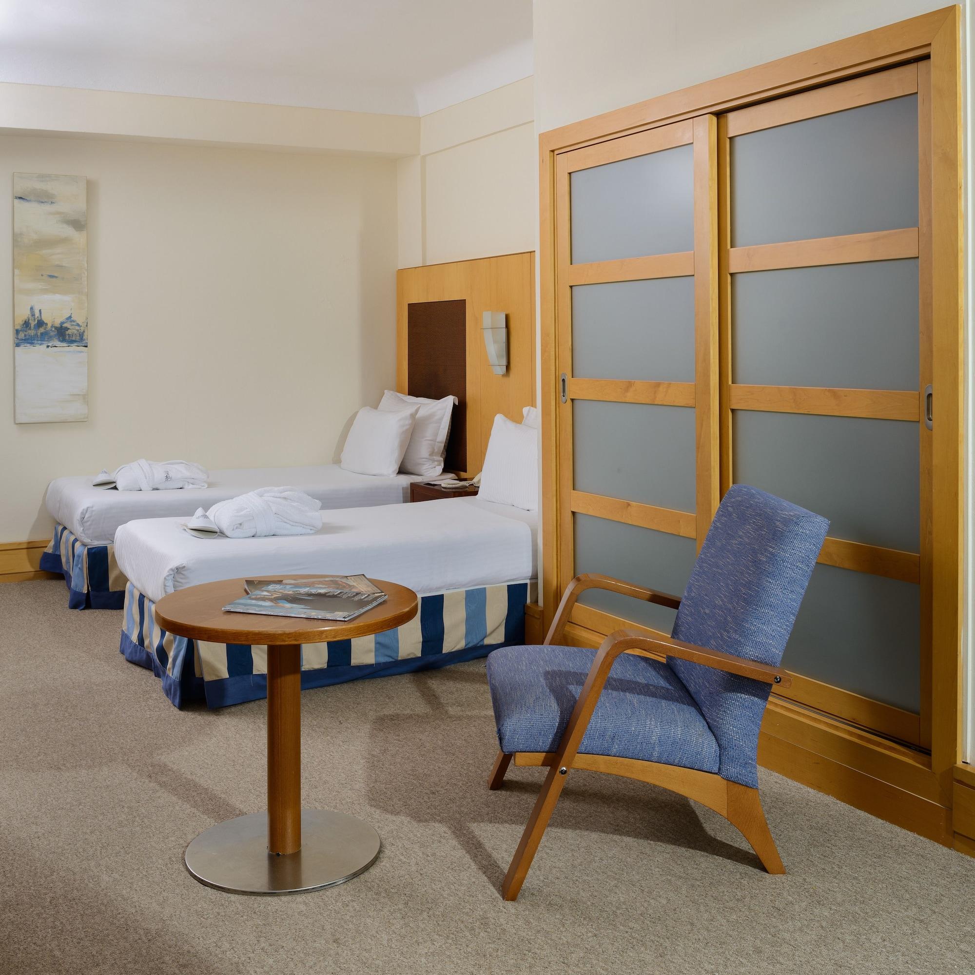 Habitación The Caleta Hotel Health, Beauty & Conference Centre