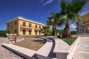 Alojamiento - Royals Gate Hotel