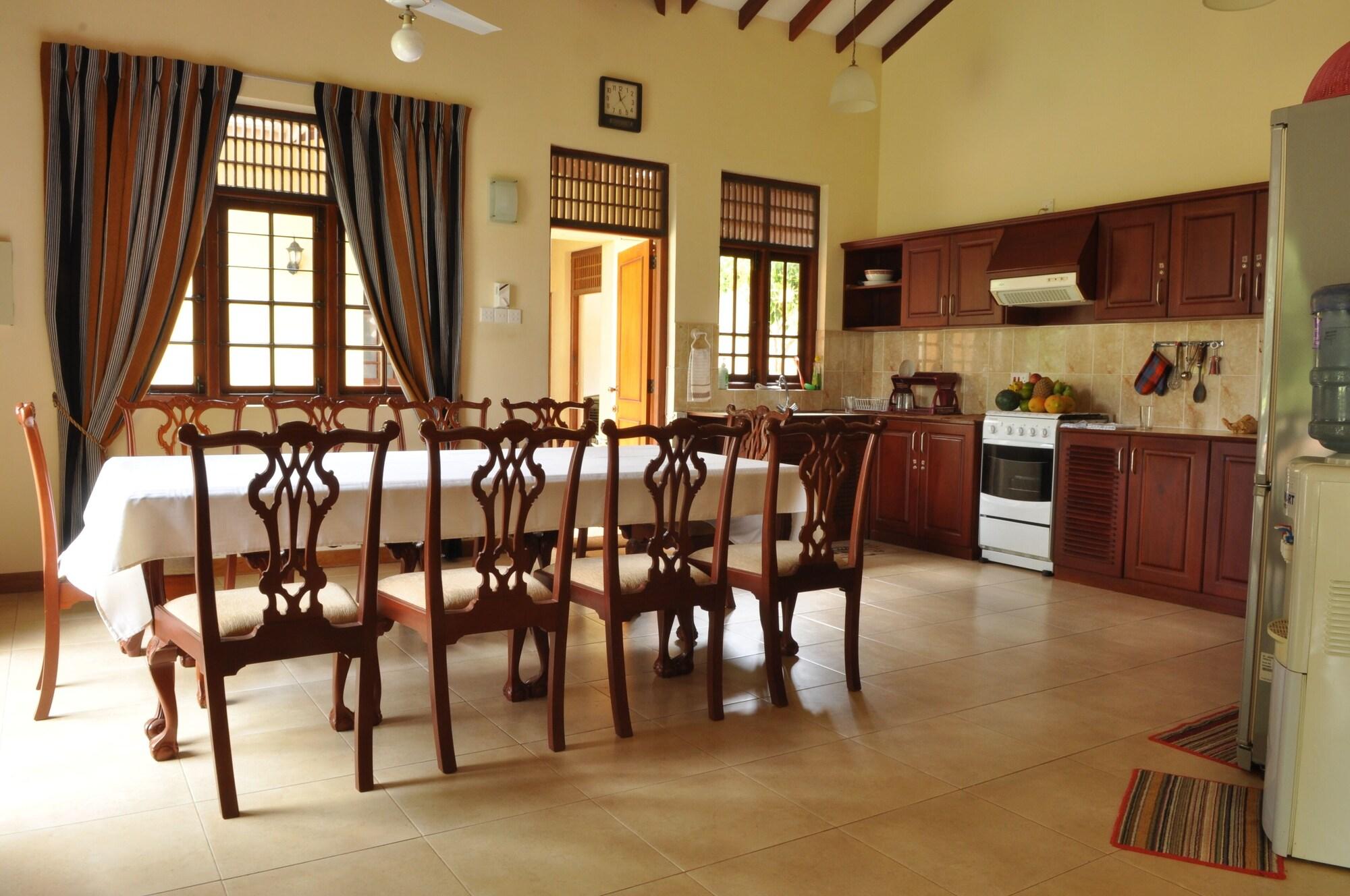 Restaurant Lake View Bungalow Yala