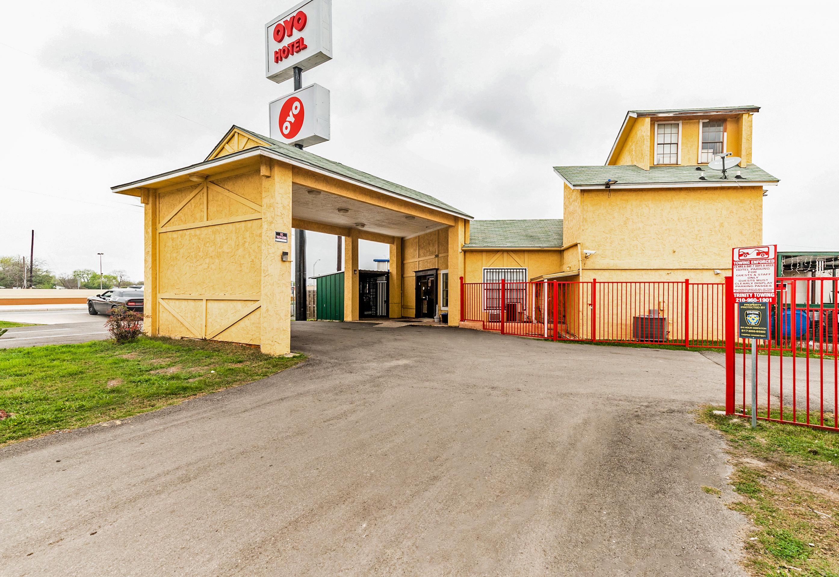 Vista Exterior OYO Hotel San Antonio Lackland near Seaworld