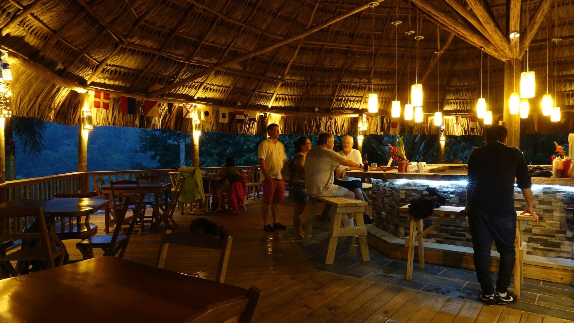 Bar/Salón Villas Pico Bonito