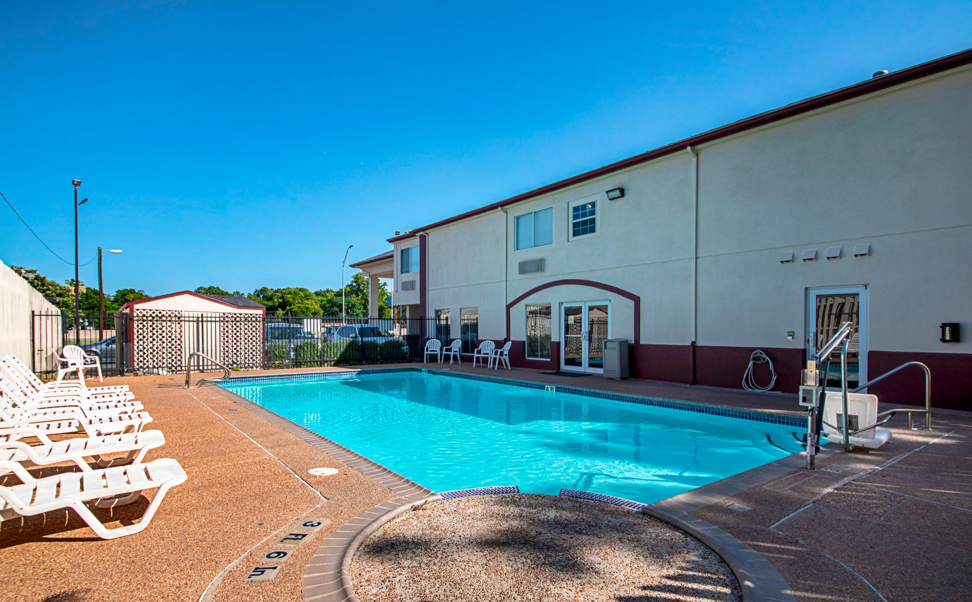 Vista Exterior Red Roof Inn San Marcos