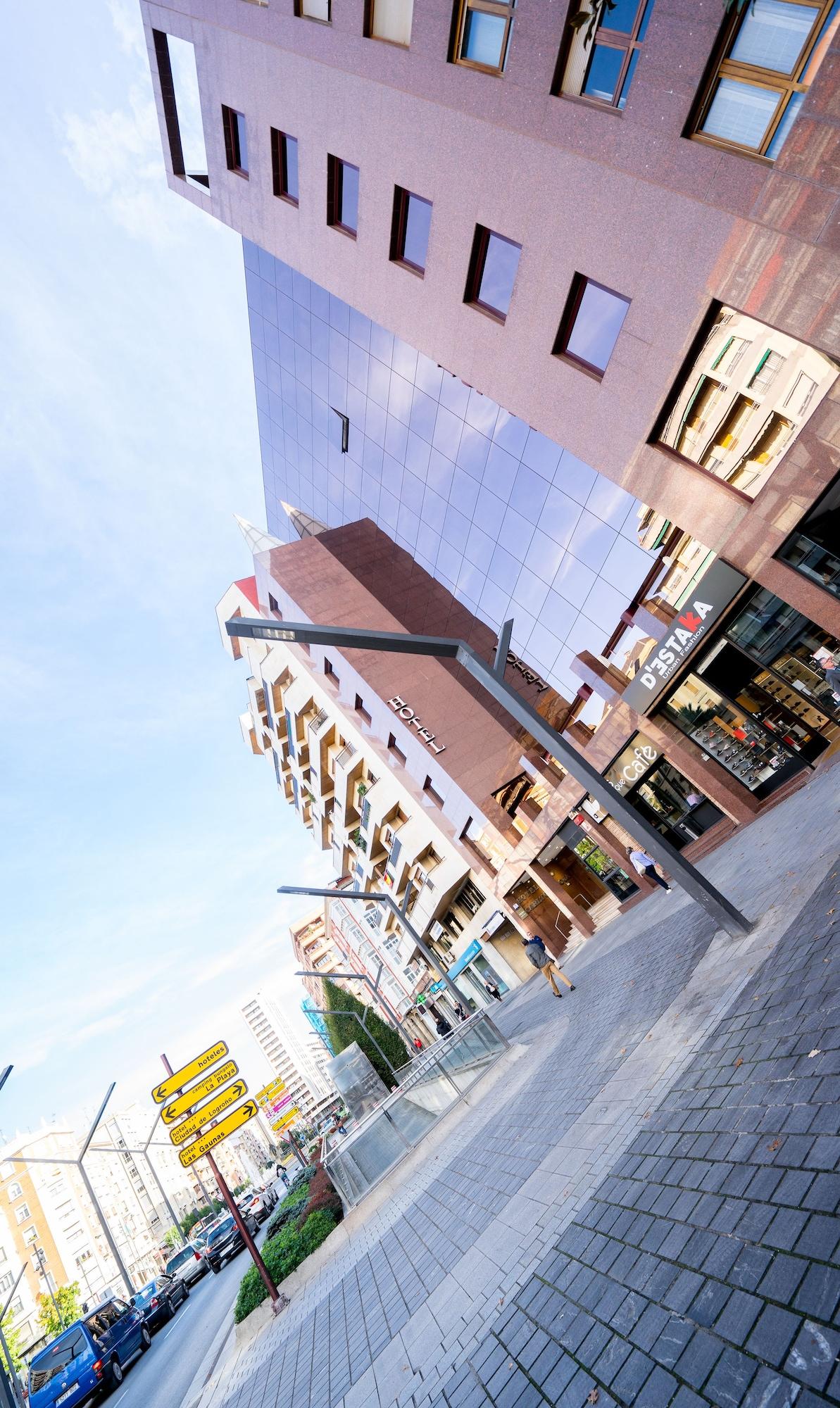 Vista Exterior Mercure Carlton Rioja