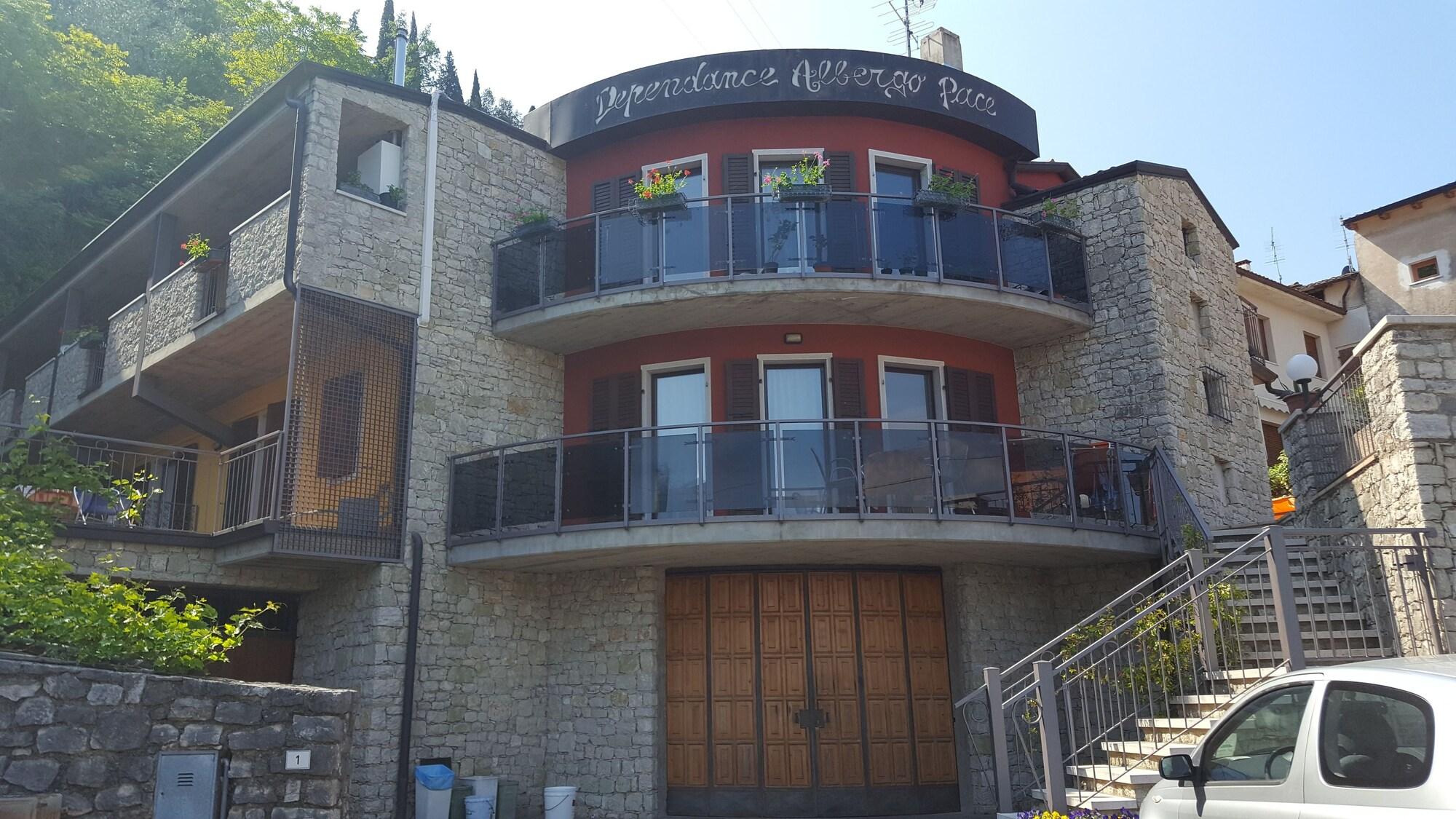 Vista Exterior Albergo Pace