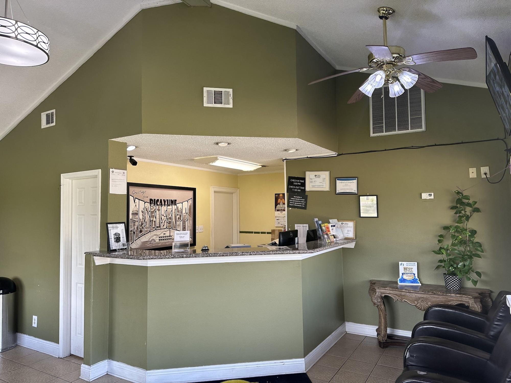 Vista Lobby Super 8 by Wyndham Picayune