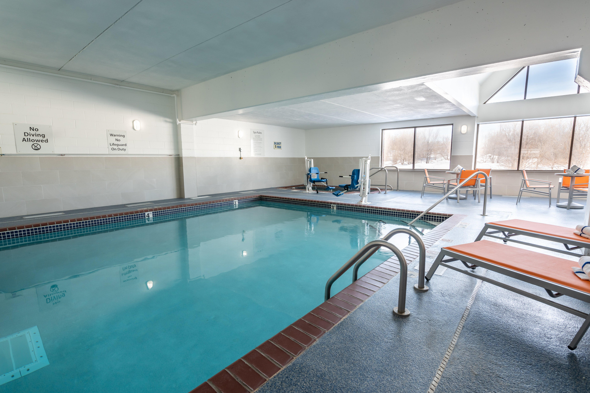 Vista Piscina Holiday Inn Express and Suites Coon Rapids Blaine