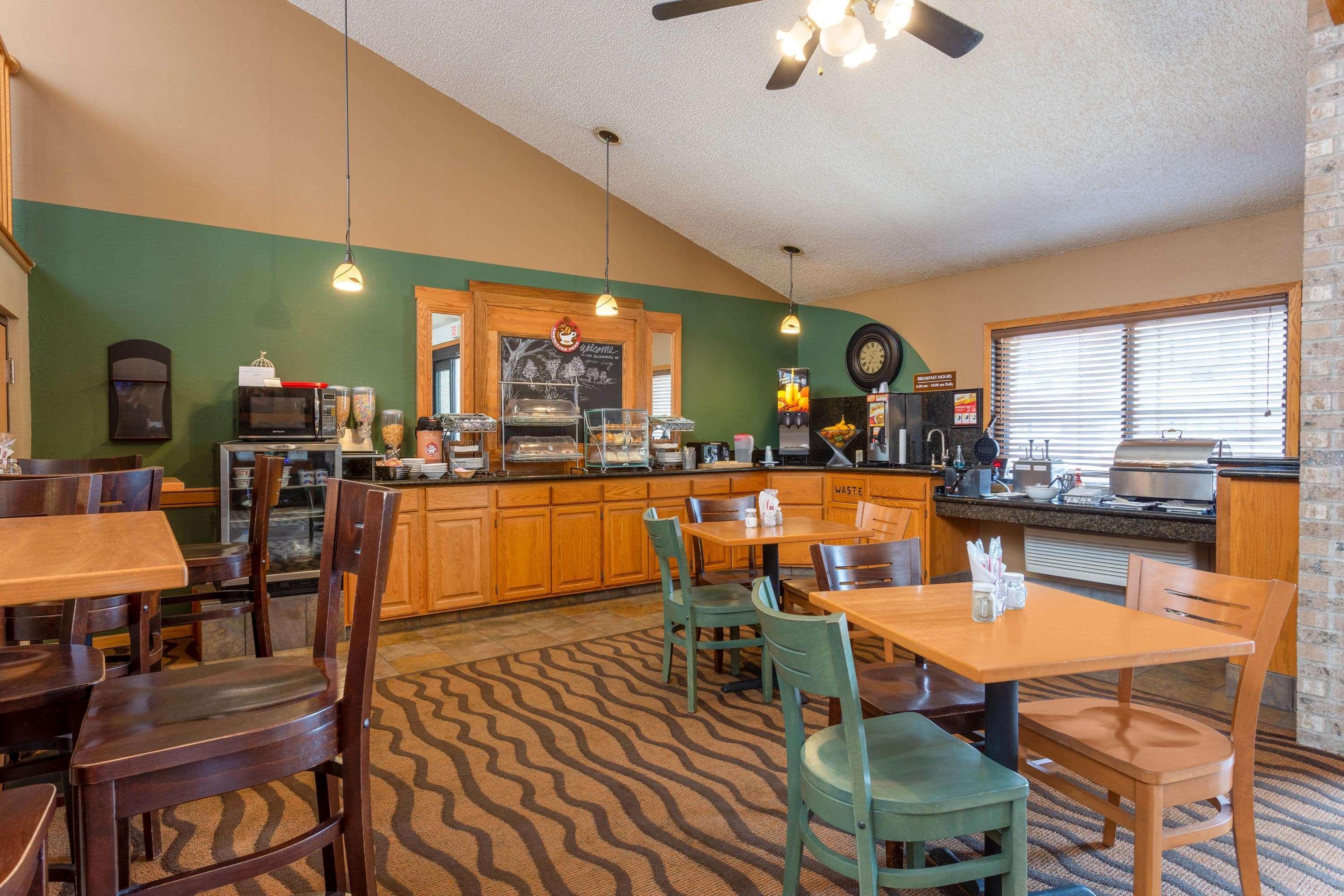 Restaurant Americinn By Wyndham Hartford Wi