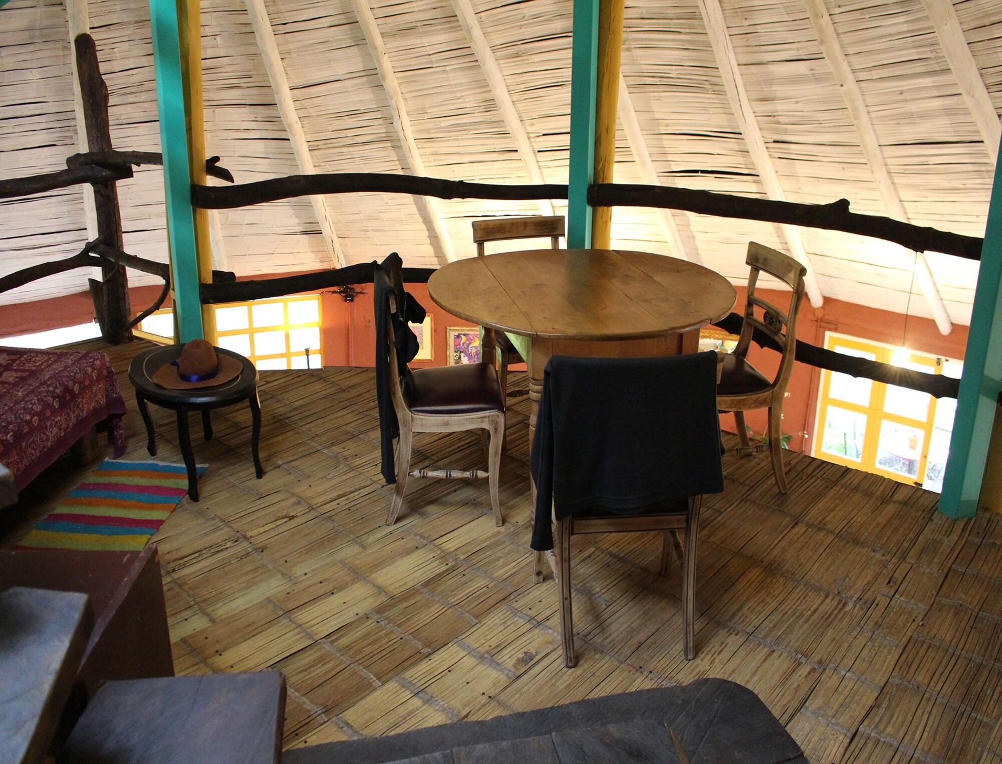 Sala de Reuniones Entre Palos Eco Refugio