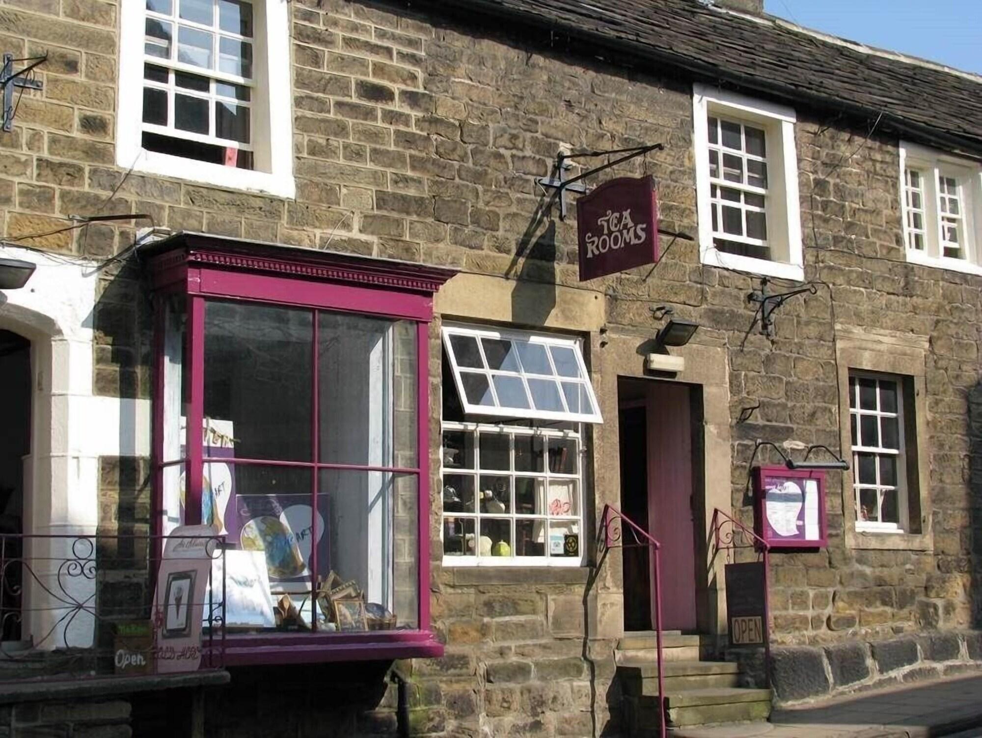 Varios sweet heART Tea Rooms Accommodation