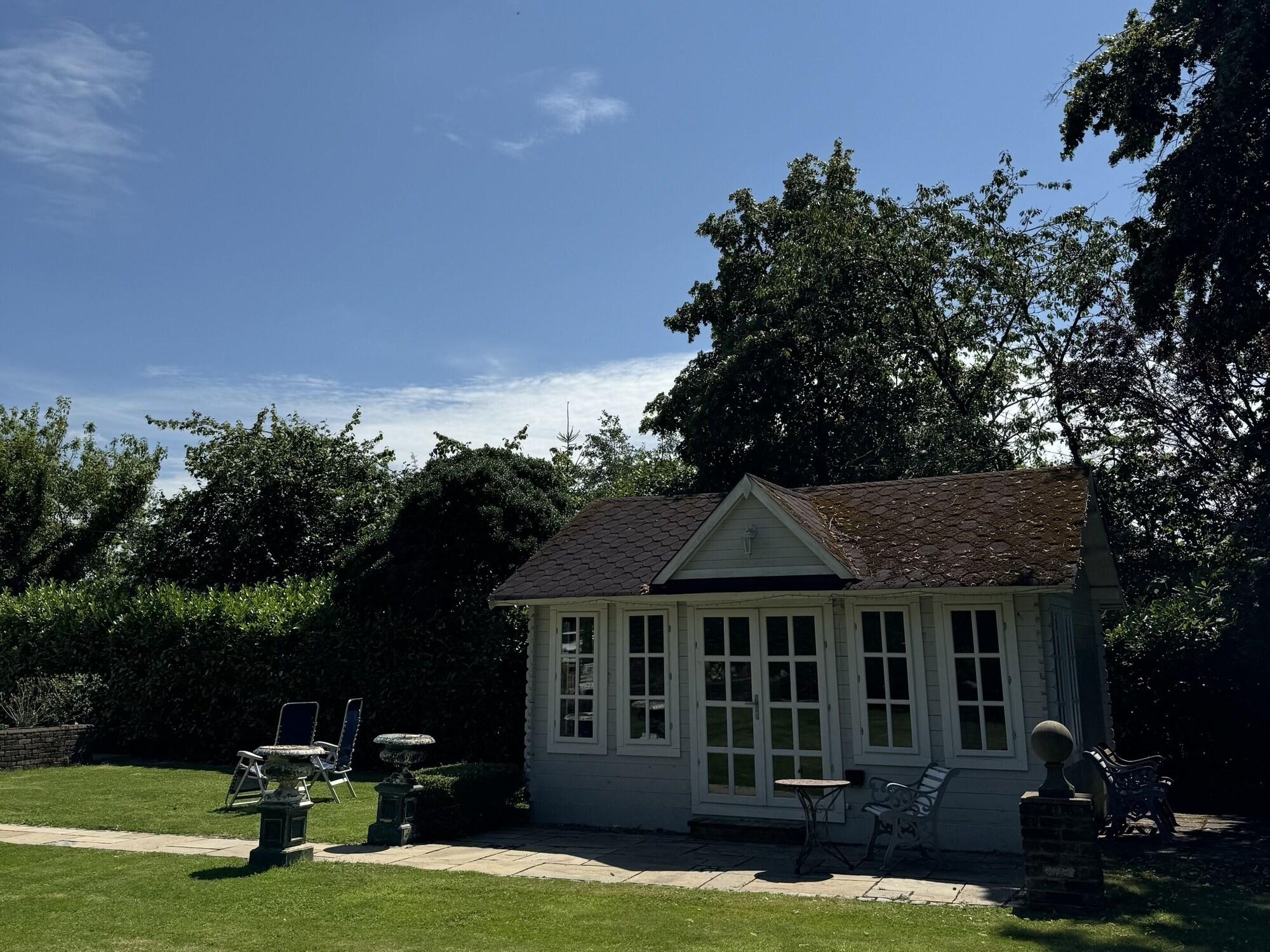 Comodidades del Alojamiento Hookwood Lodge London Gatwick