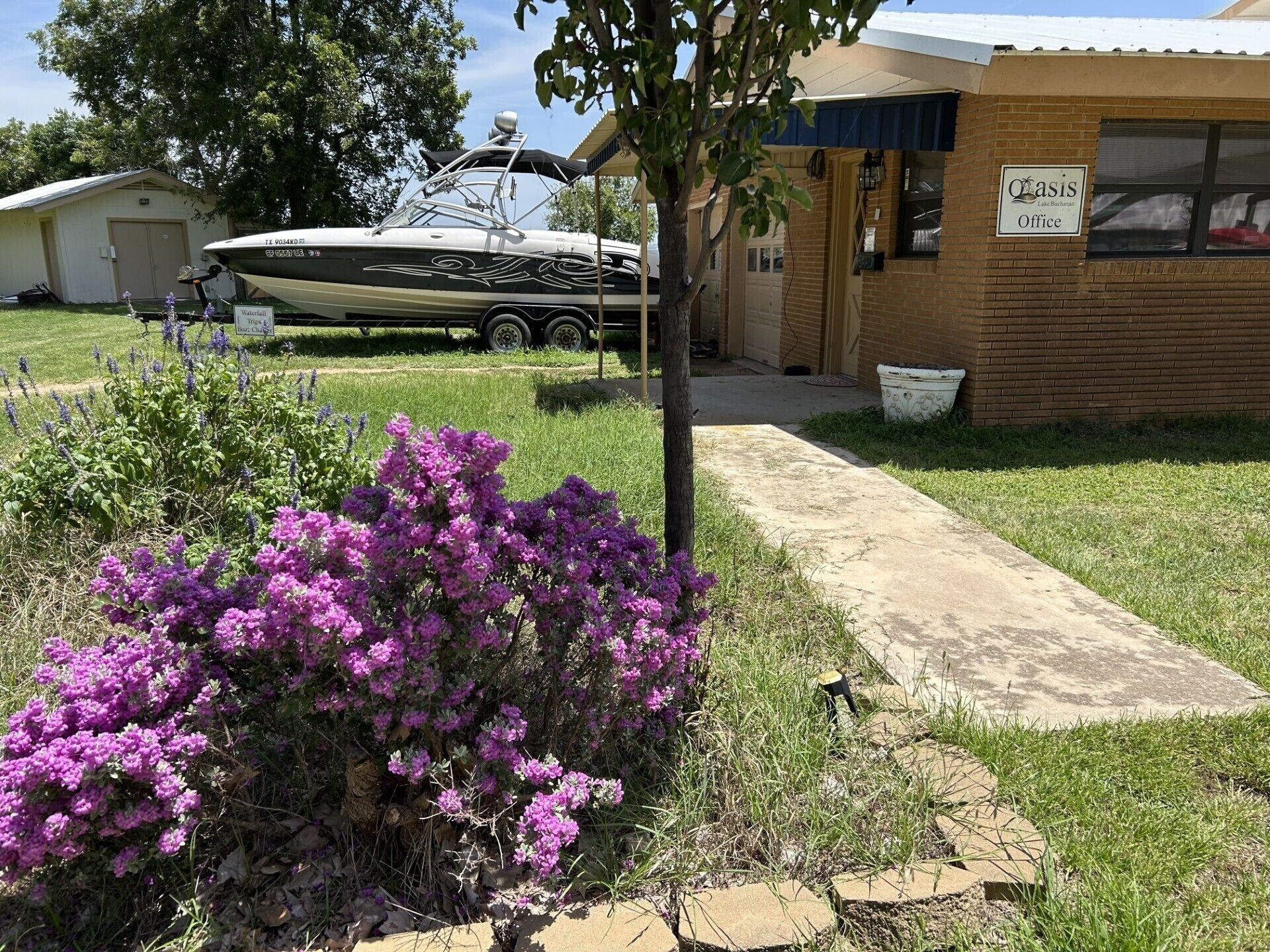 Vista Lobby Oasis Lake Buchanan