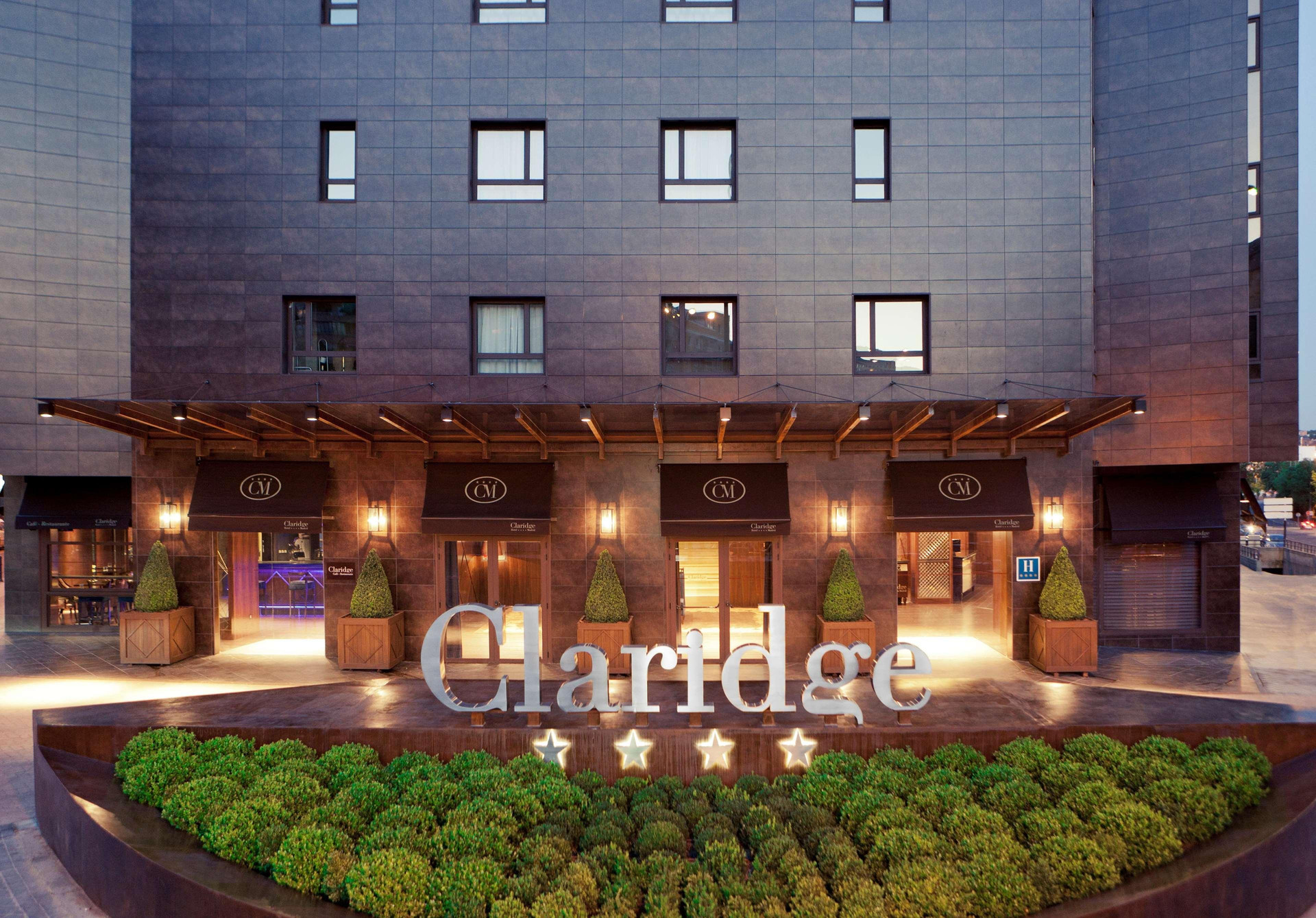 Vista Exterior Hotel Claridge Madrid