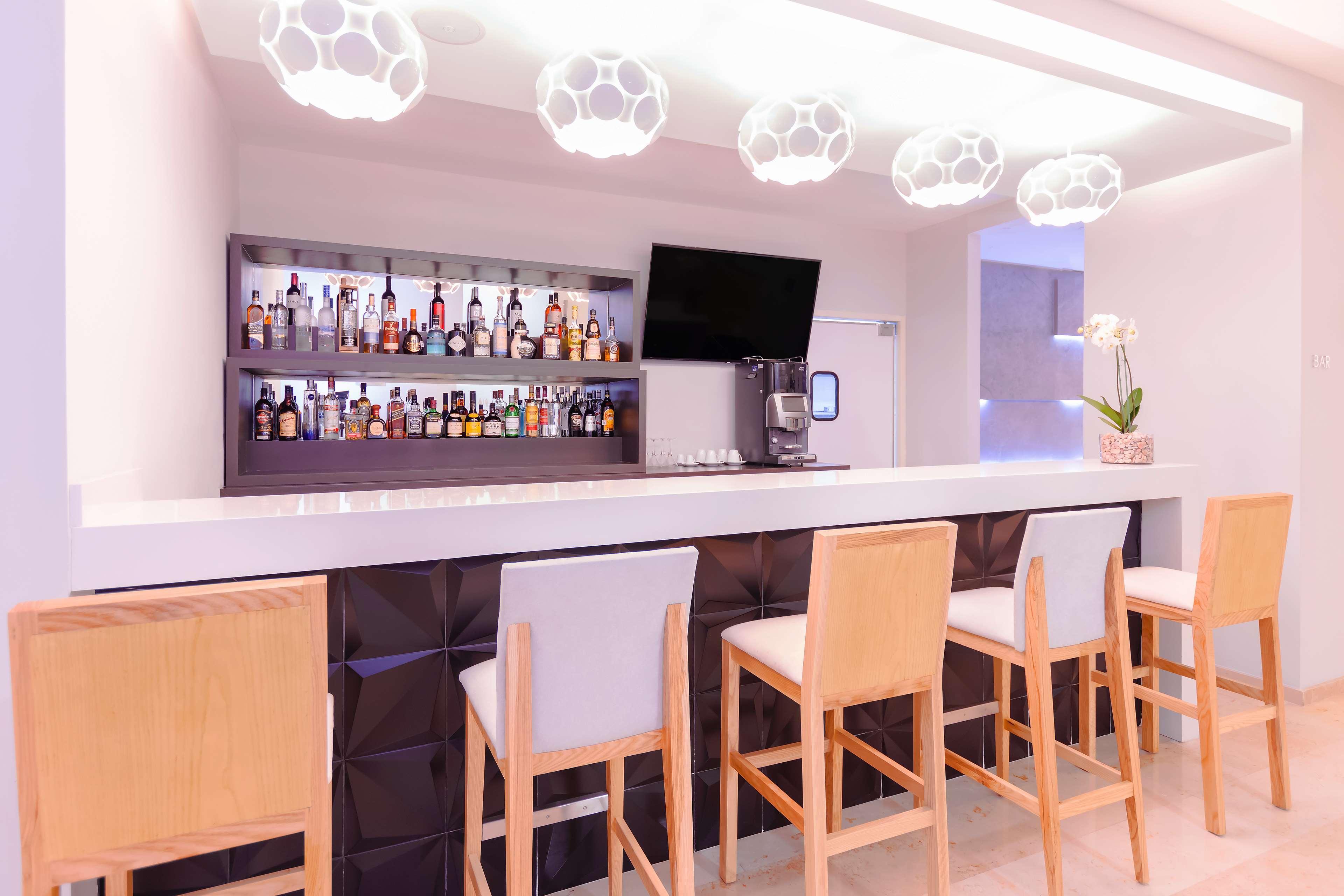 Bar/Salón NH Puebla Finsa