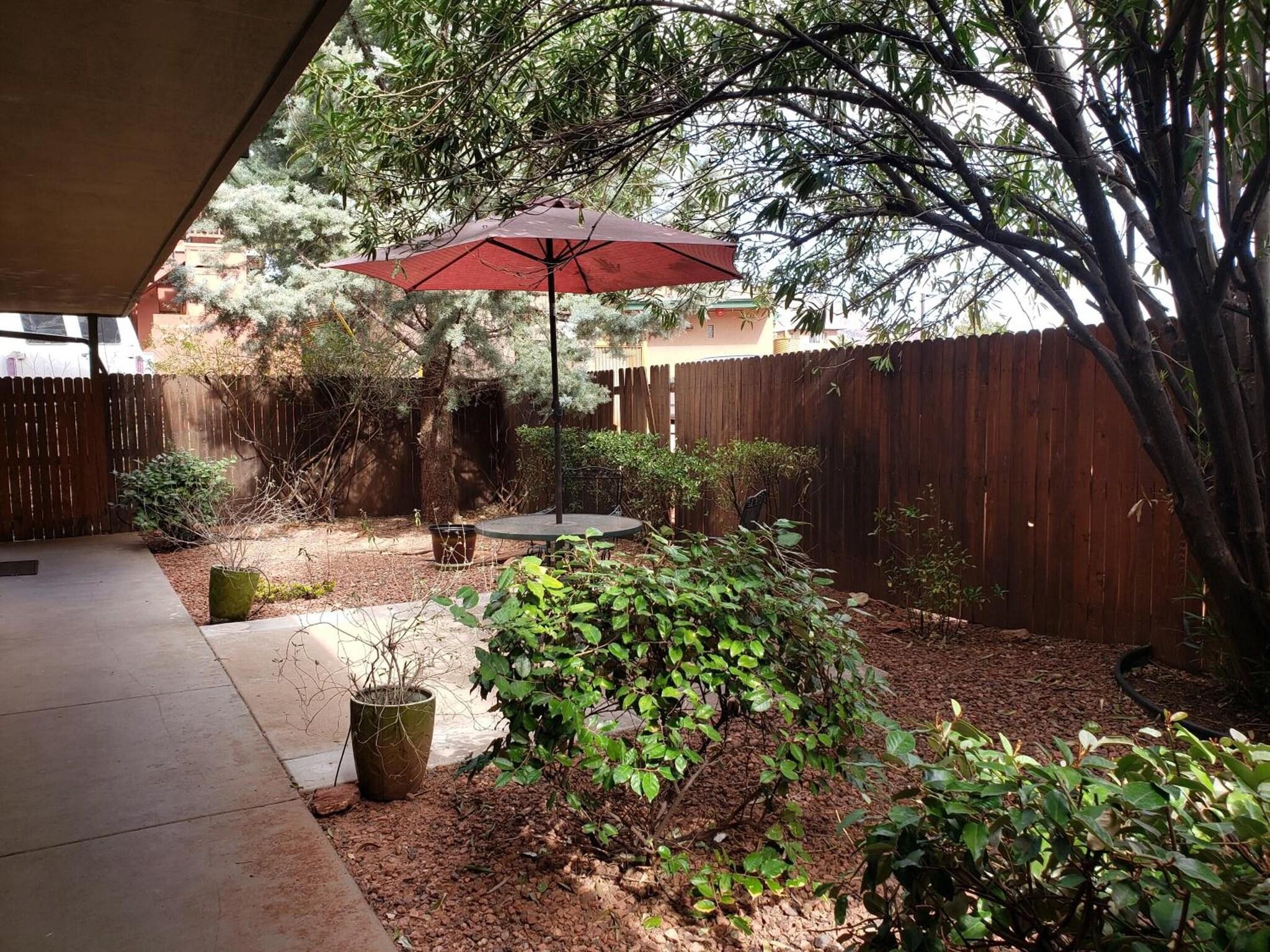 Vista Exterior Baby Quail Inn