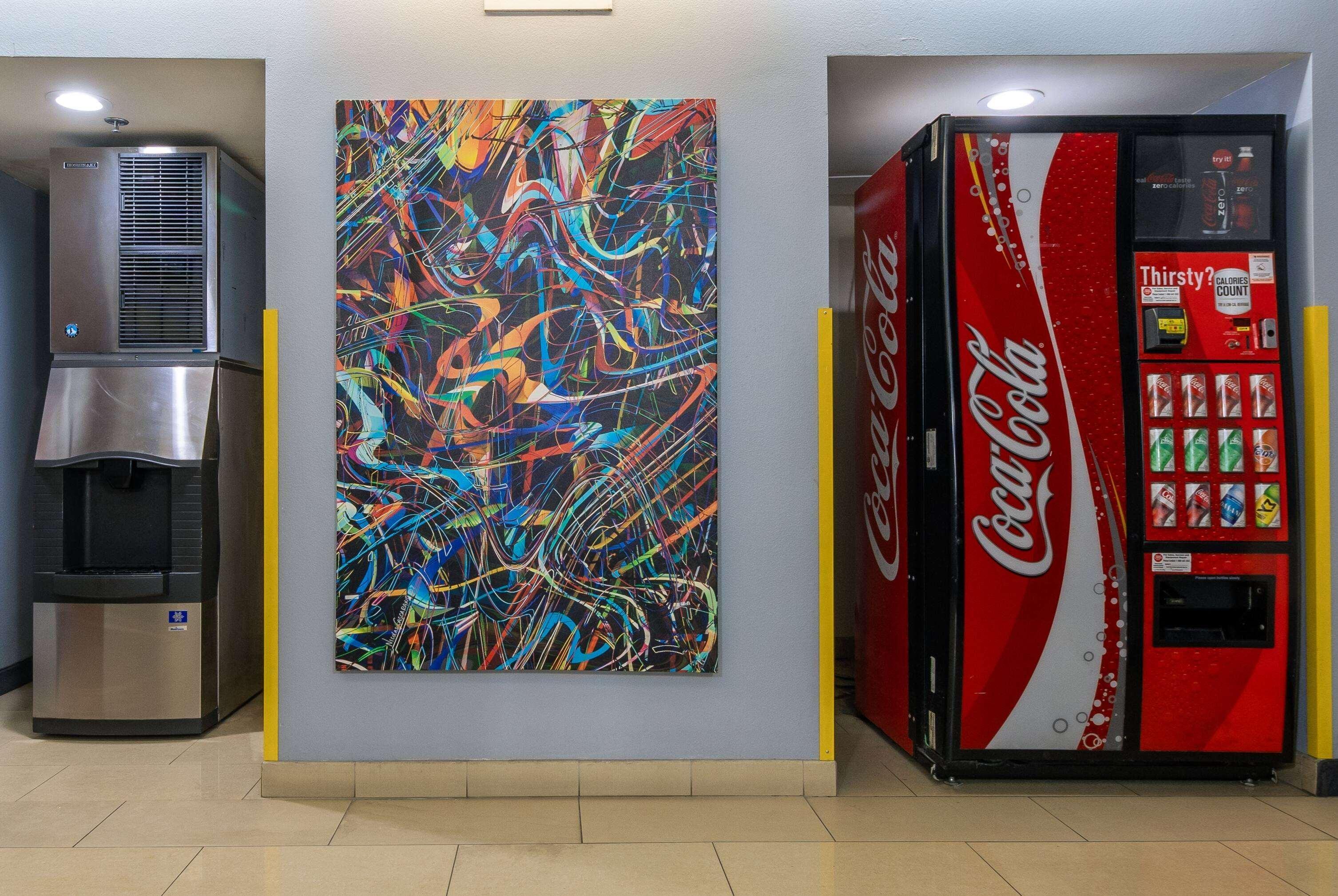 Vista Lobby Days Inn & Suites by Wyndham Milwaukee