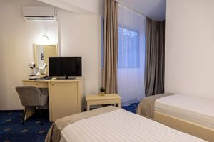 Alojamiento - HOTEL SIR ROYAL