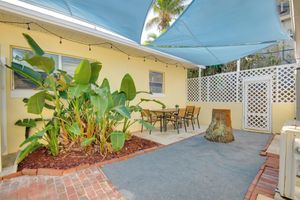 Alquiler Vacacional - Dogs Welcome, Steps to Beach: Cocoa Beach Retreat!