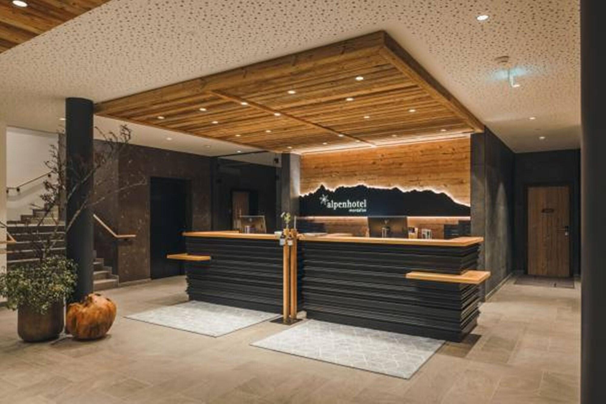 Vista Lobby Alpenhotel Montafon & SPA