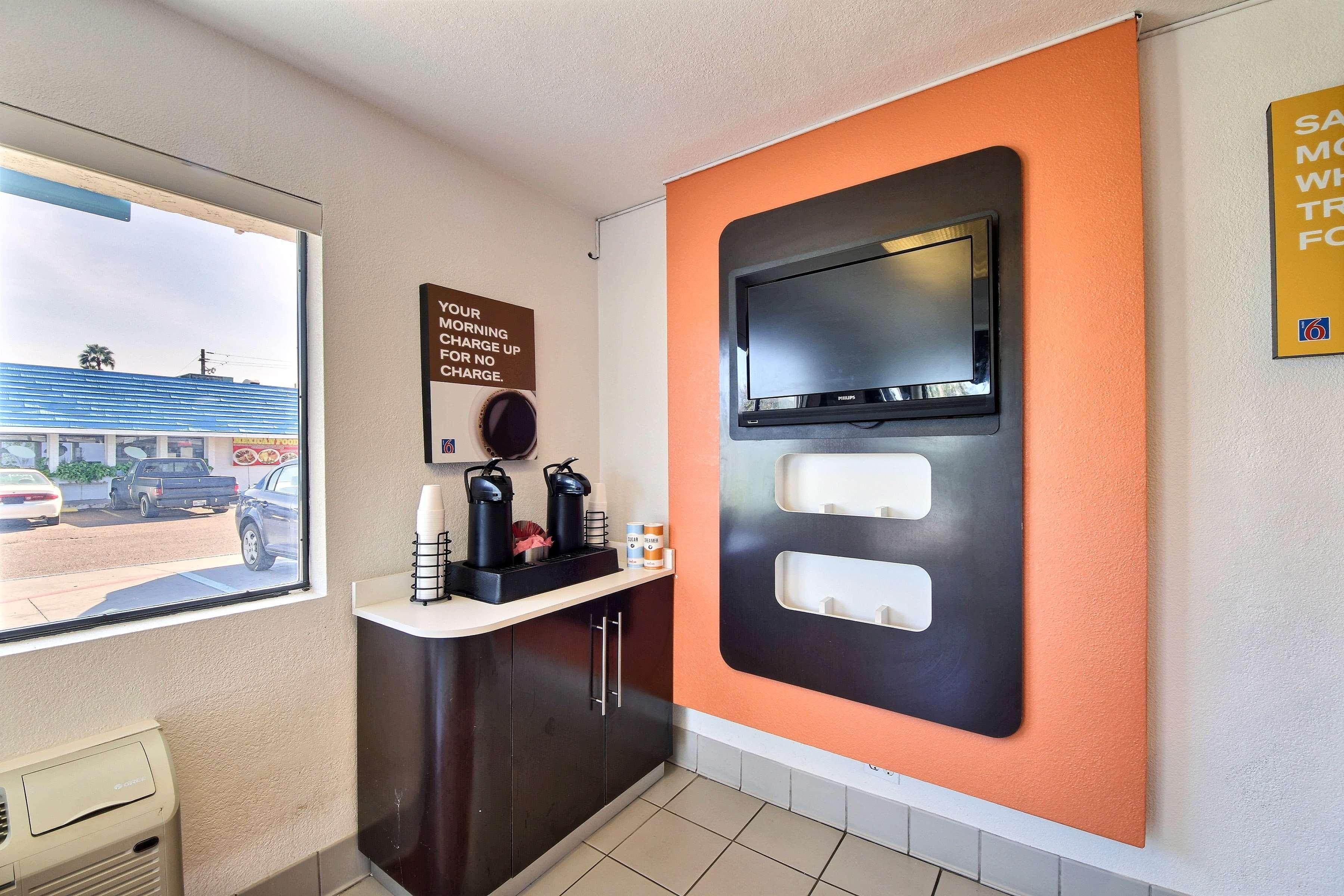 Restaurant Motel 6 Laredo, TX - South