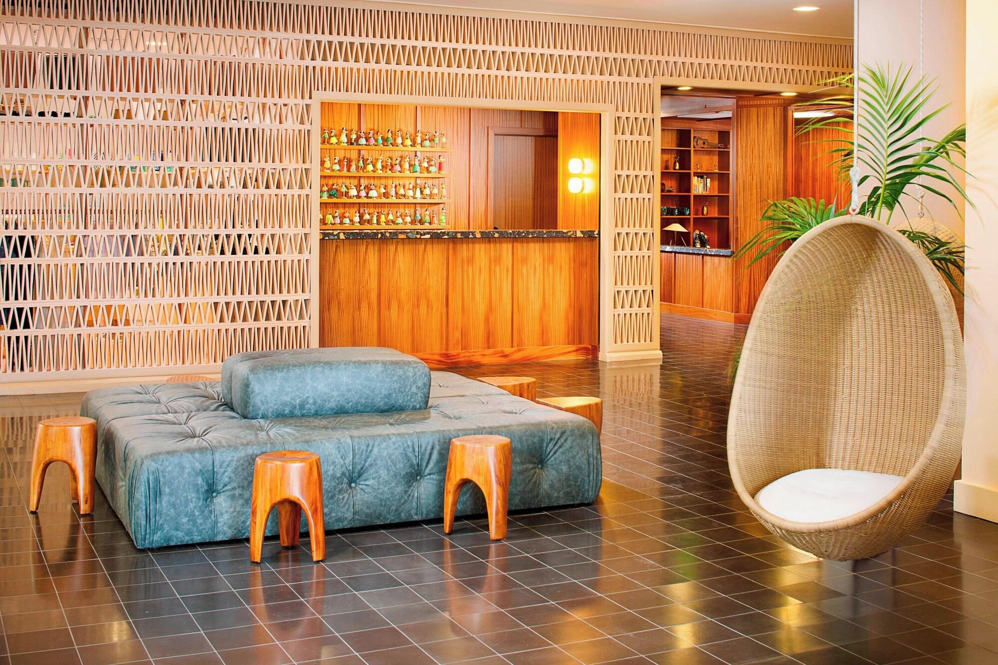 Vista Lobby The Laylow Waikiki, Autograph Collection