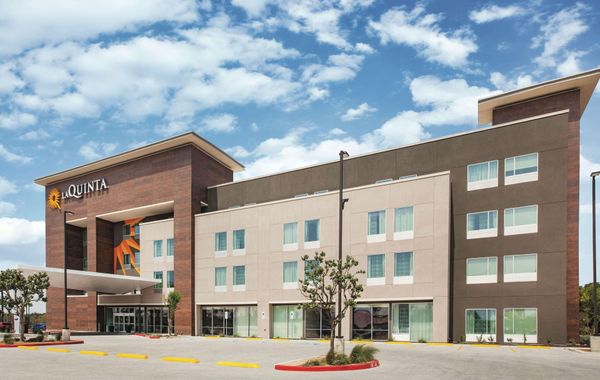 La Quinta Inn & Suites by Wyndham McAllen La Plaza Mall