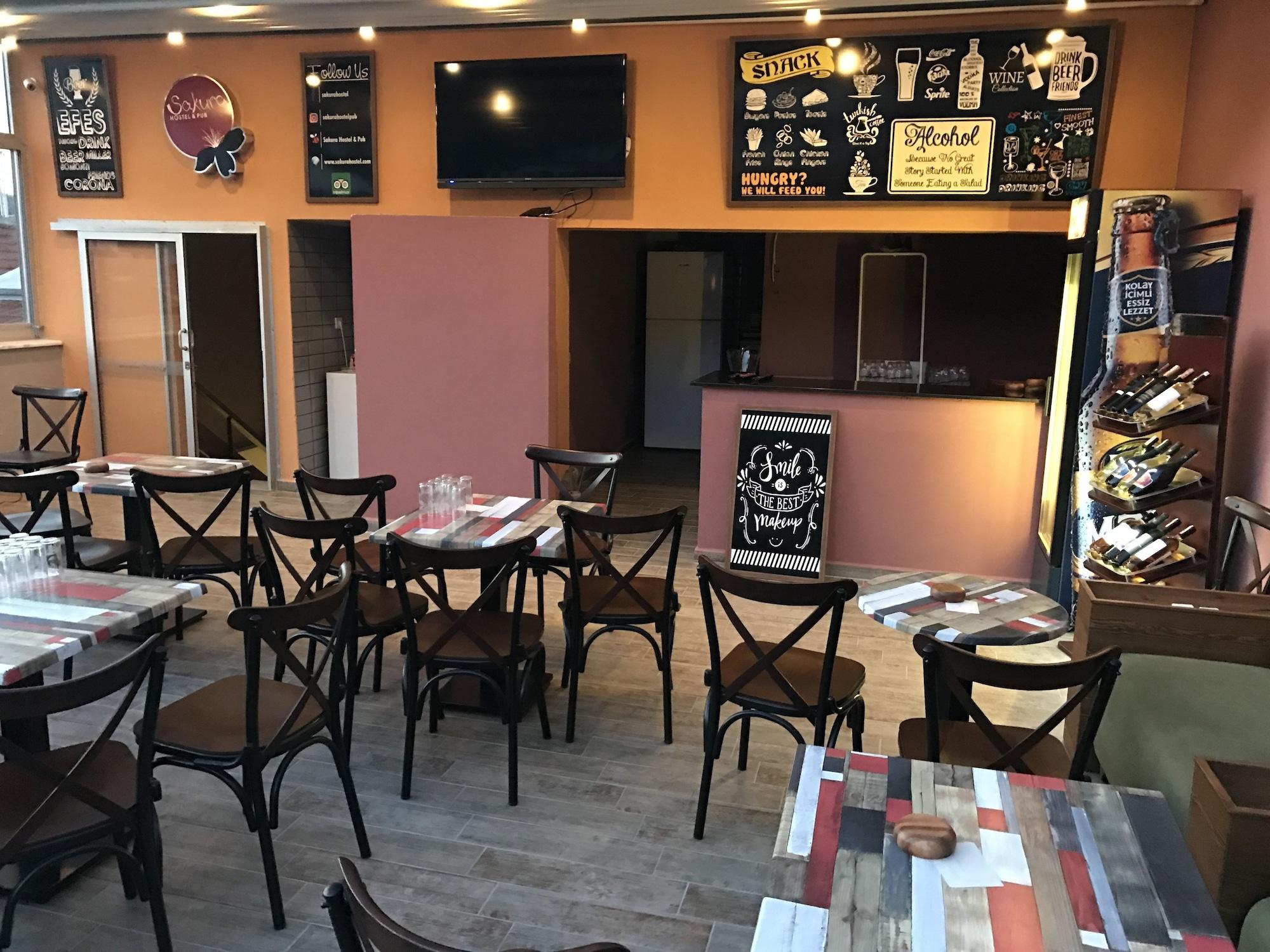 Restaurant Sakura Hostel & Pub
