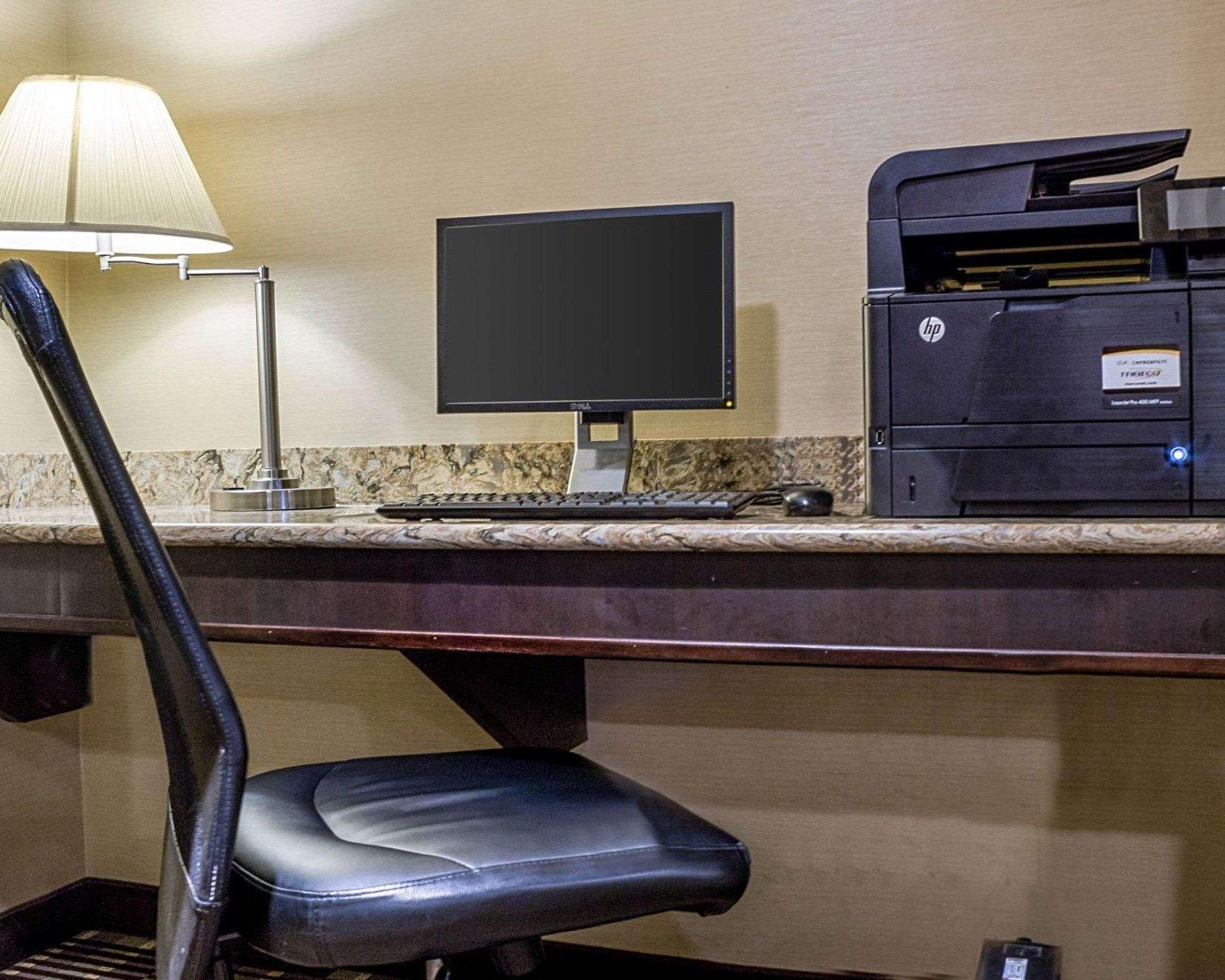 Centro de Negocios Mainstay Suites Bismarck