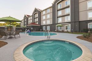 Alojamiento - La Quinta Inn & Suites by Wyndham Alexandria Airport