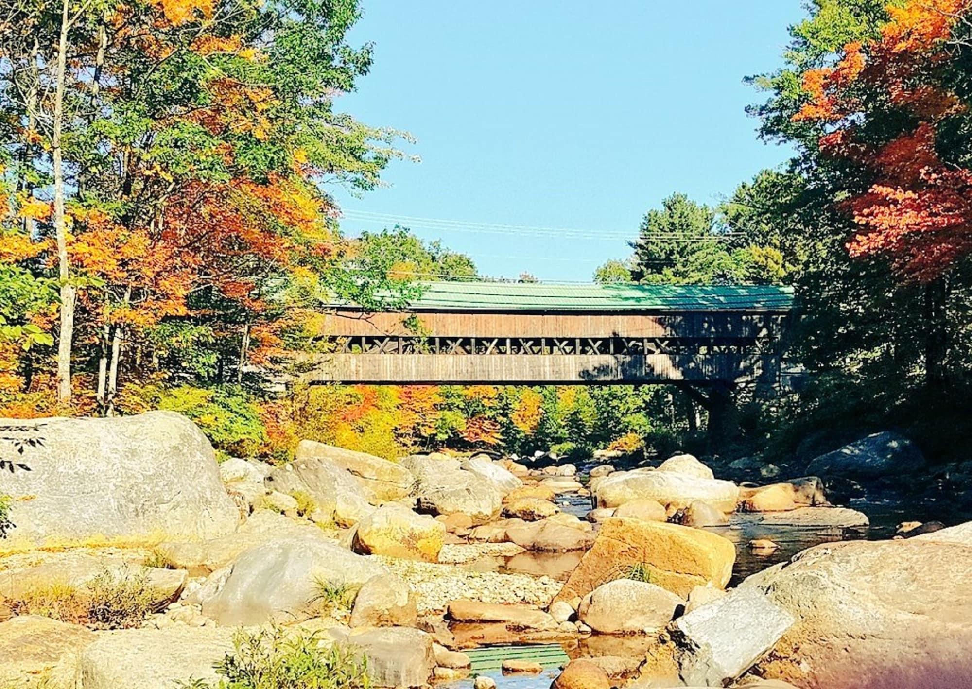 Vista Exterior Covered Bridge Riverview Lodge