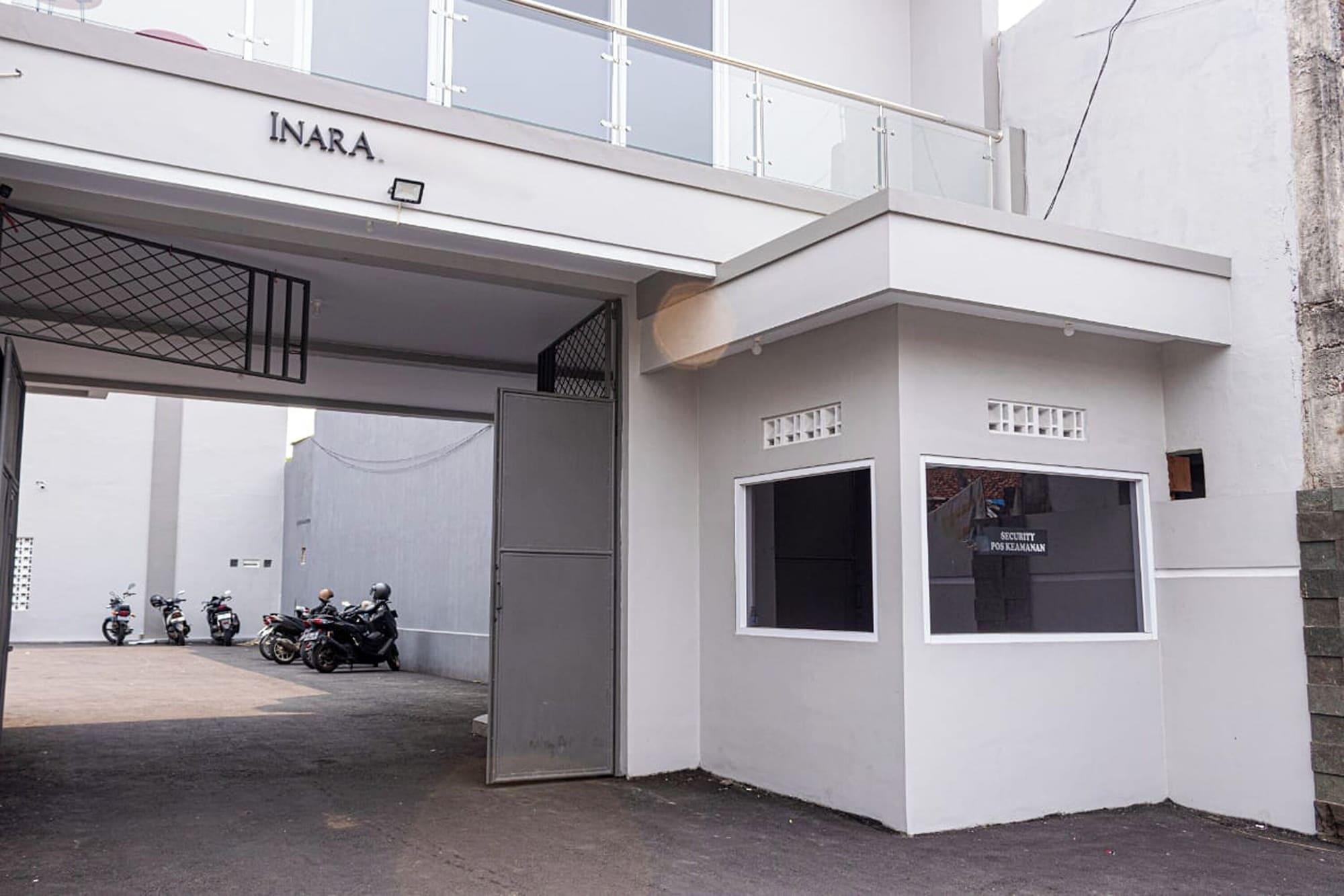 Varios Inara Guesthouse & Villa