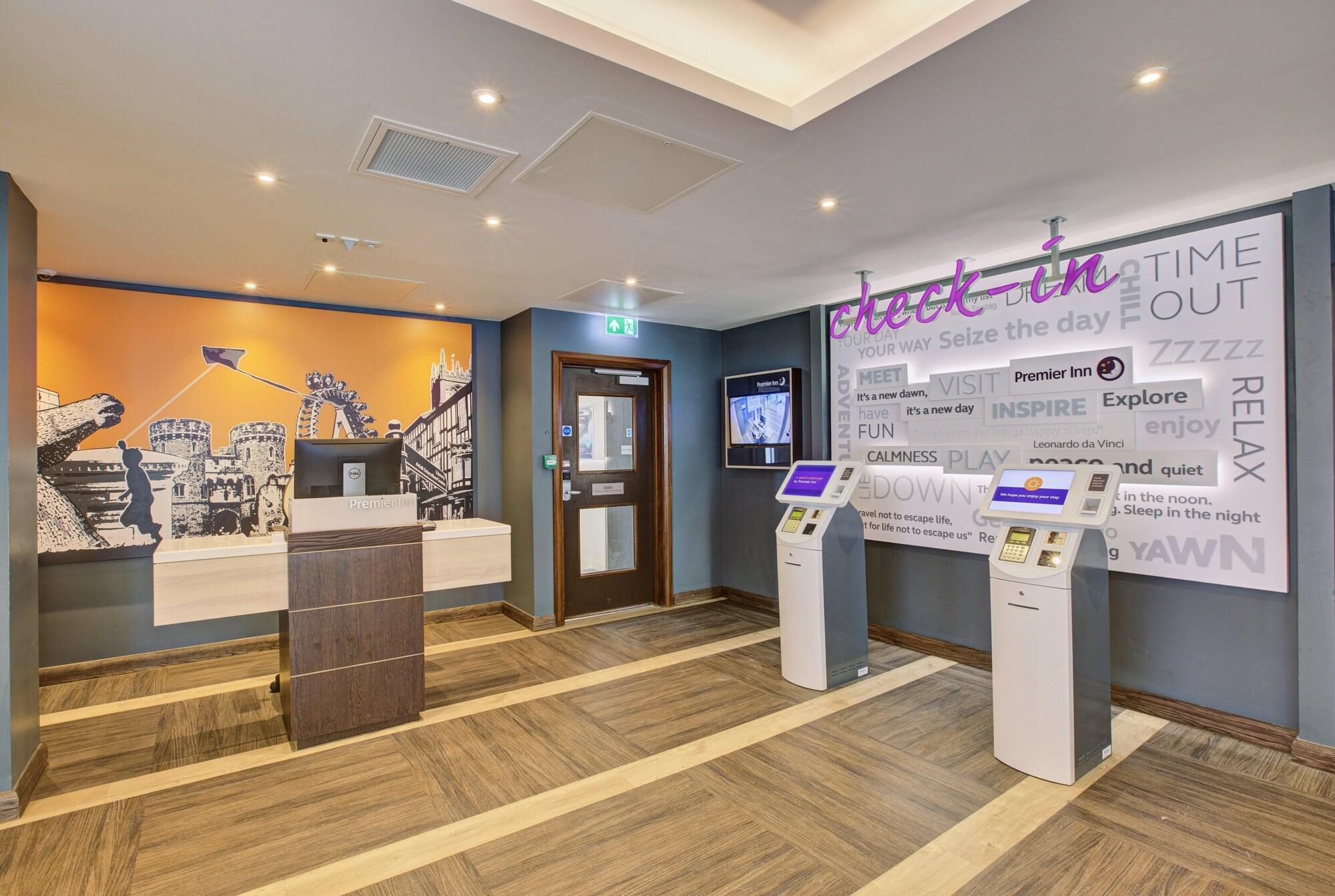 Vista Lobby Premier Inn Haywards Heath