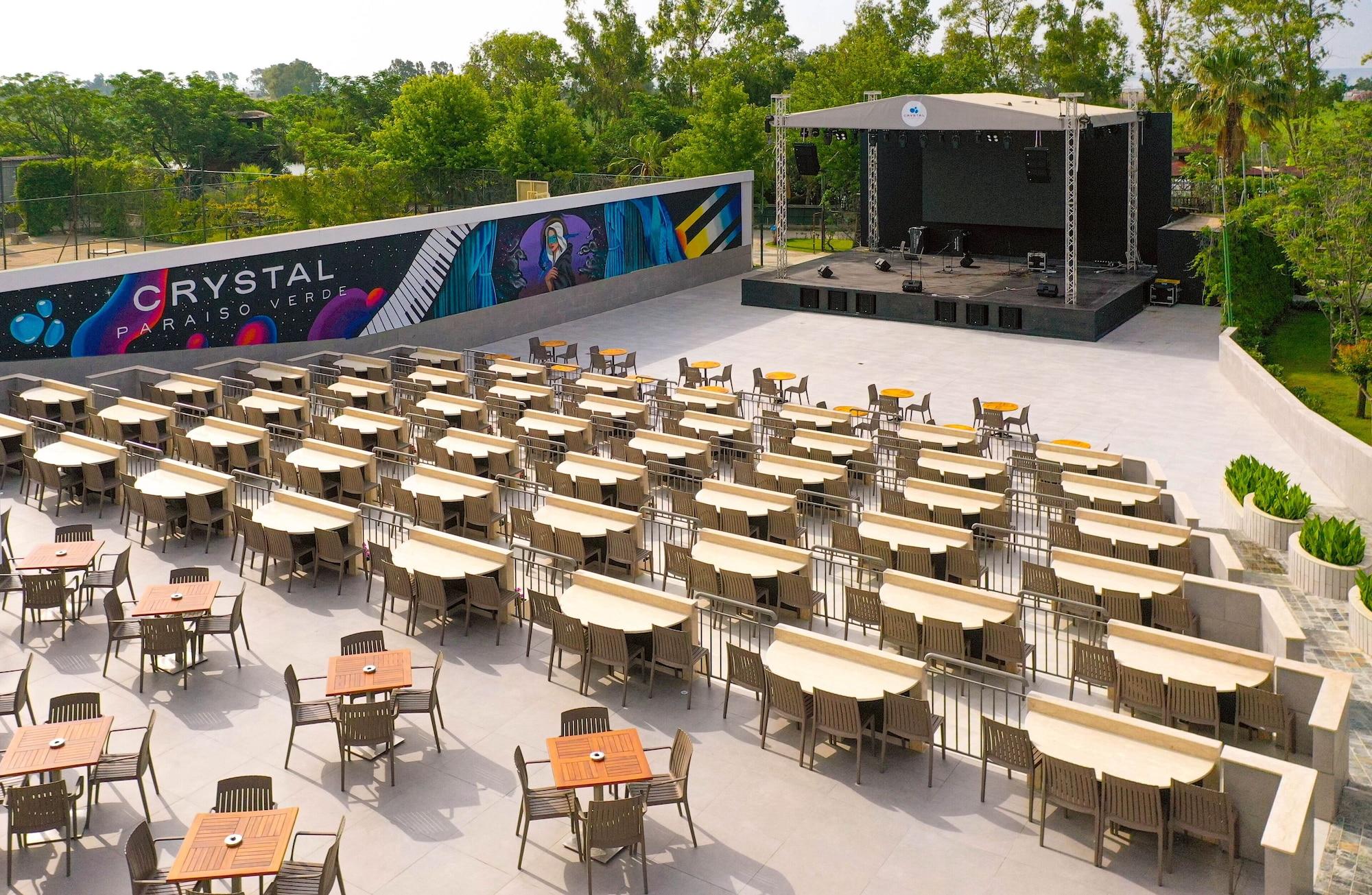 Vista Exterior Crystal Paraiso Aqua Collection