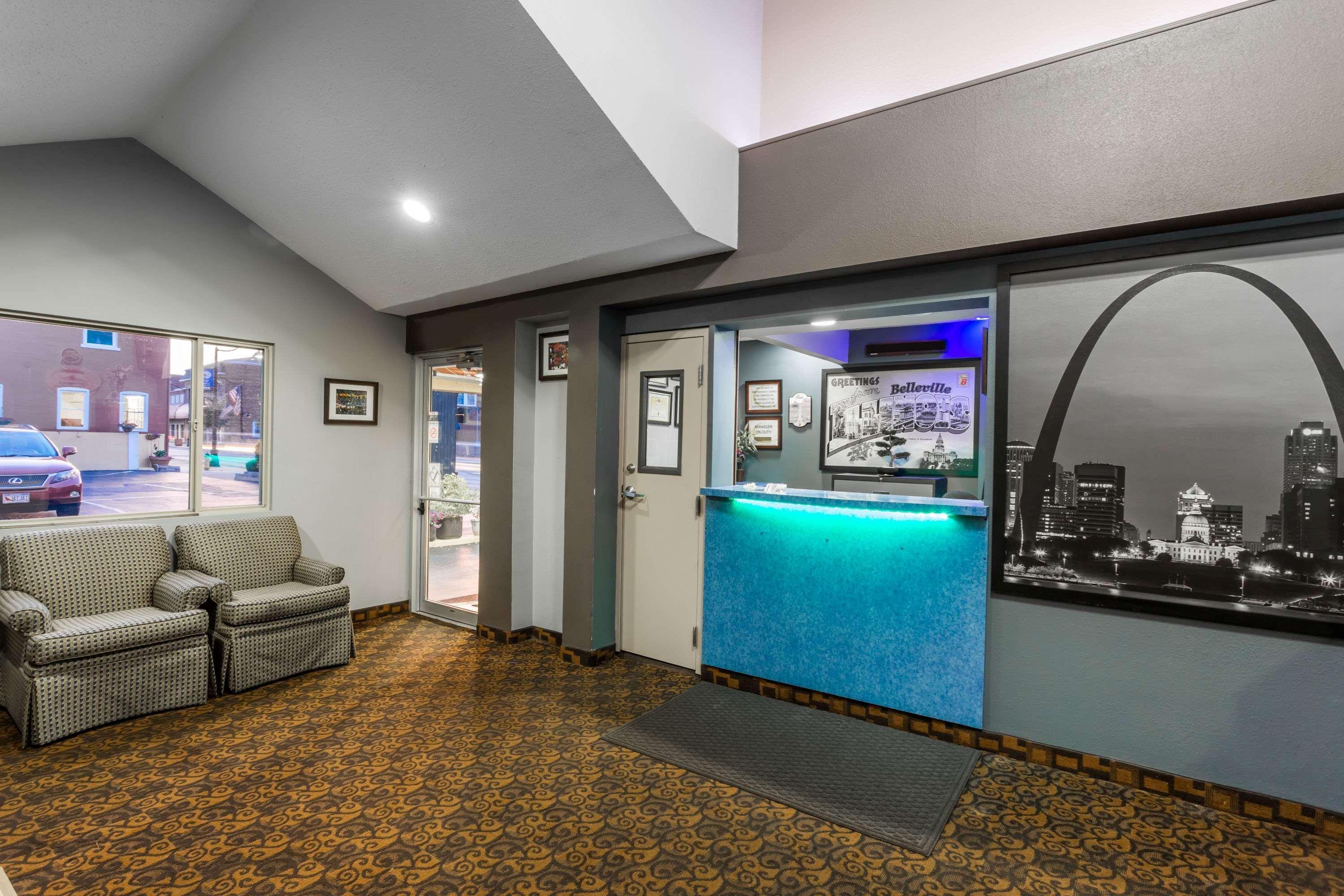 Vista Lobby Super 8 by Wyndham Belleville St. Louis Area