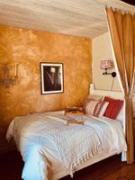 Alojamiento - Under the Tuscan Sun Studio-Style Cottage With Stone Pool in West LA