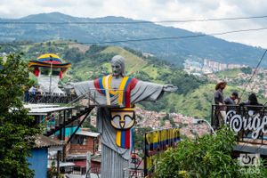 Actividad - Tour de la ciudad y Comuna 13 con Almuerzo