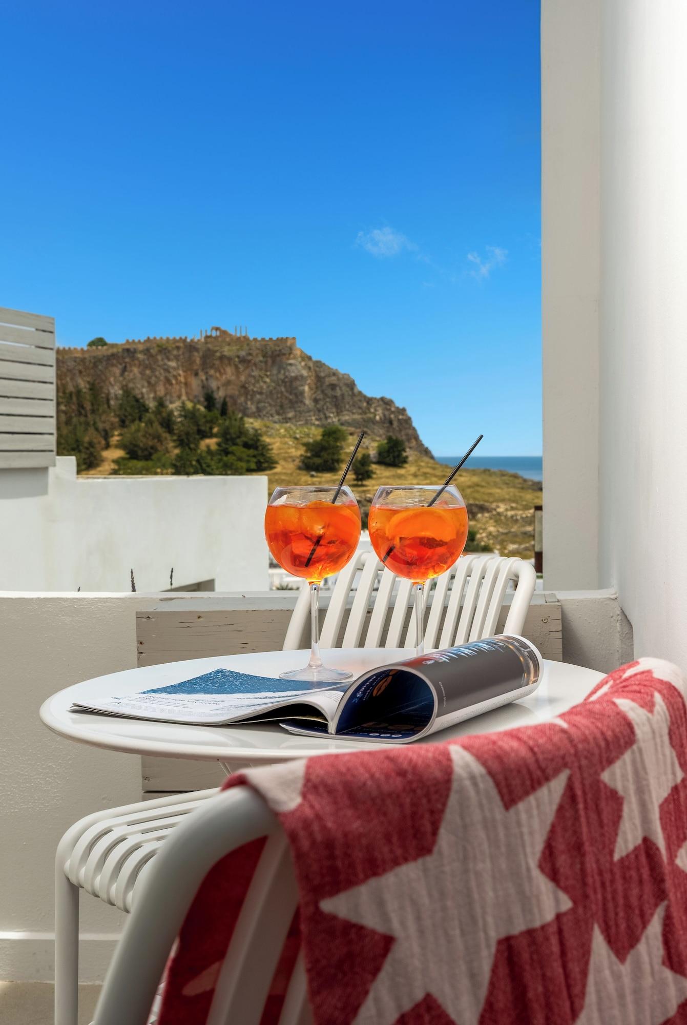 Vista Exterior Lindos Comfy Suites