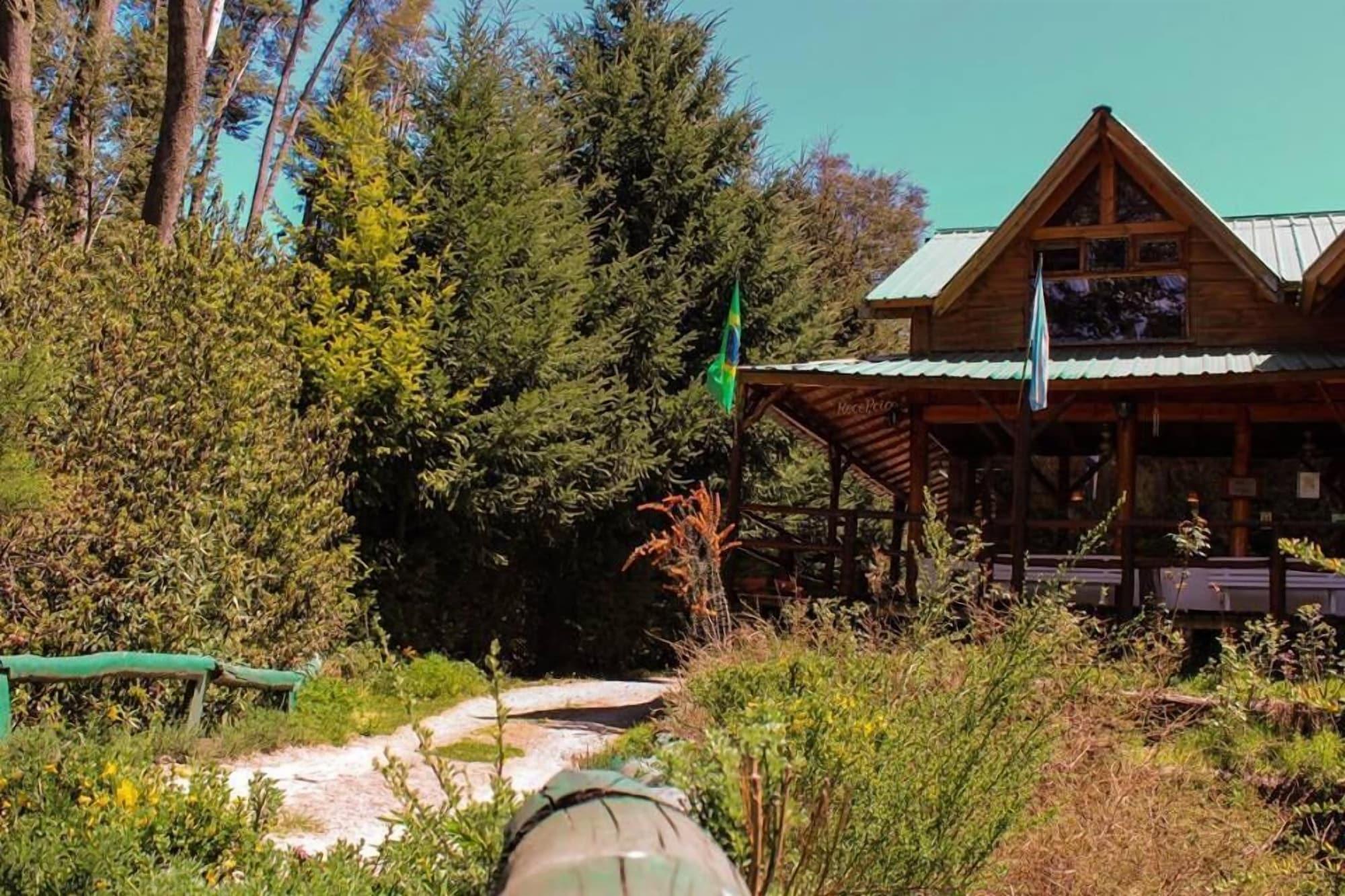 Vista Exterior Sasha Motel Familiar