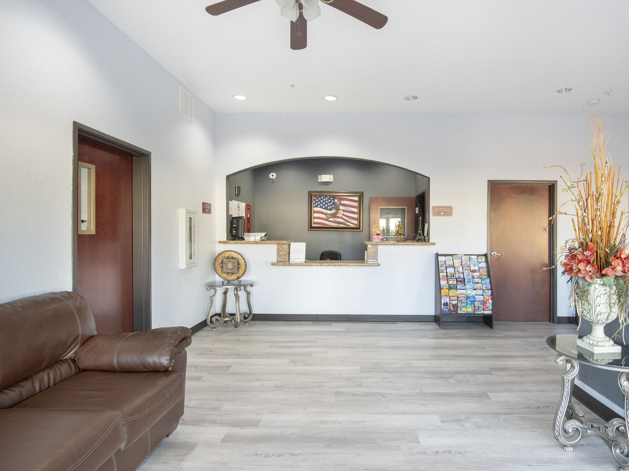 Vista Lobby OYO Townhouse Clute Lake Jackson