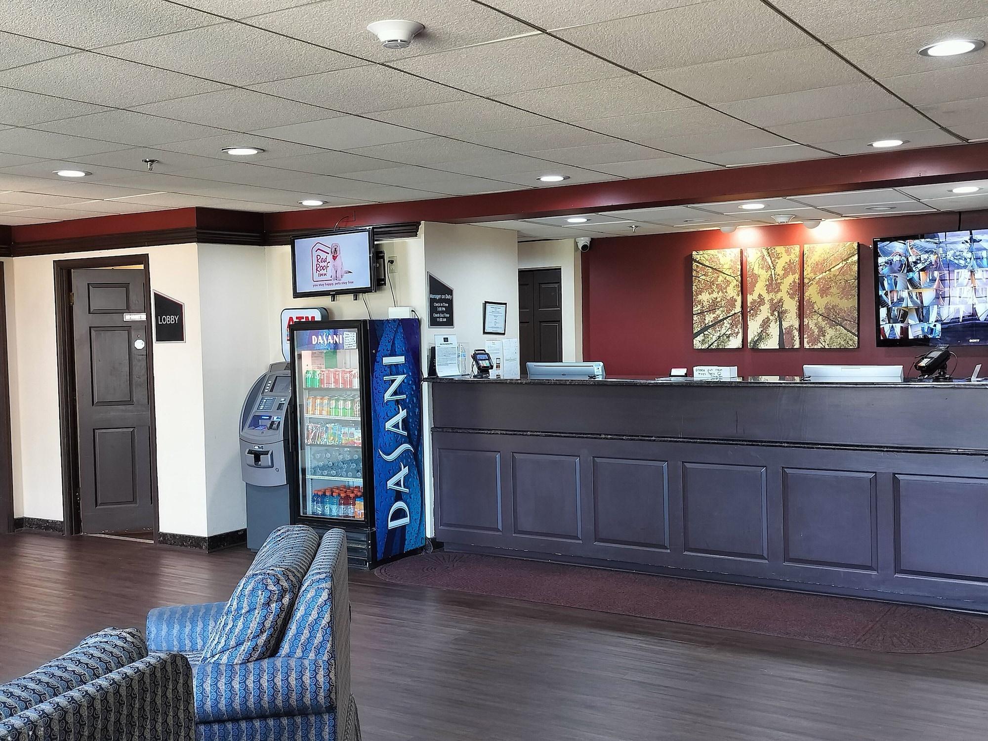 Vista Lobby Red Roof Inn Lancaster