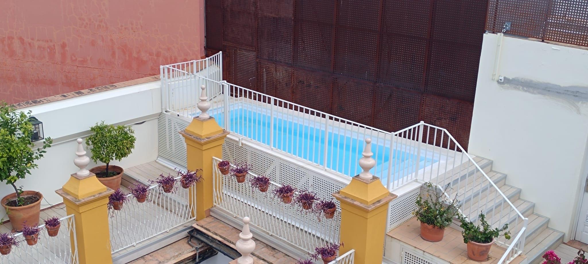 Vista da piscina Hotel Las Casas de El Arenal by Casas y Palacios