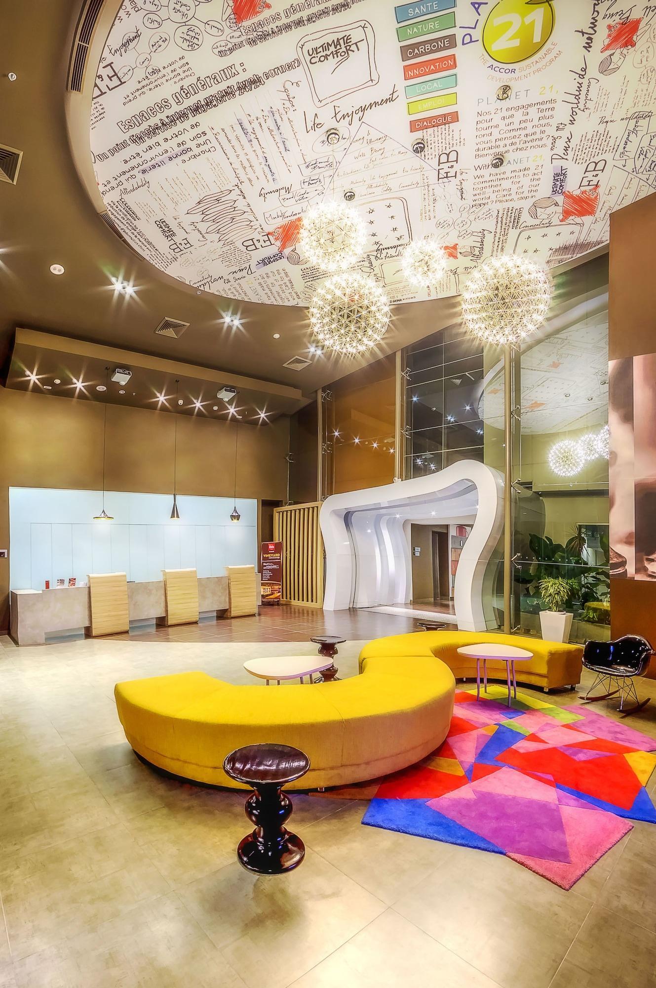 Vista Lobby ibis Padang Hotel